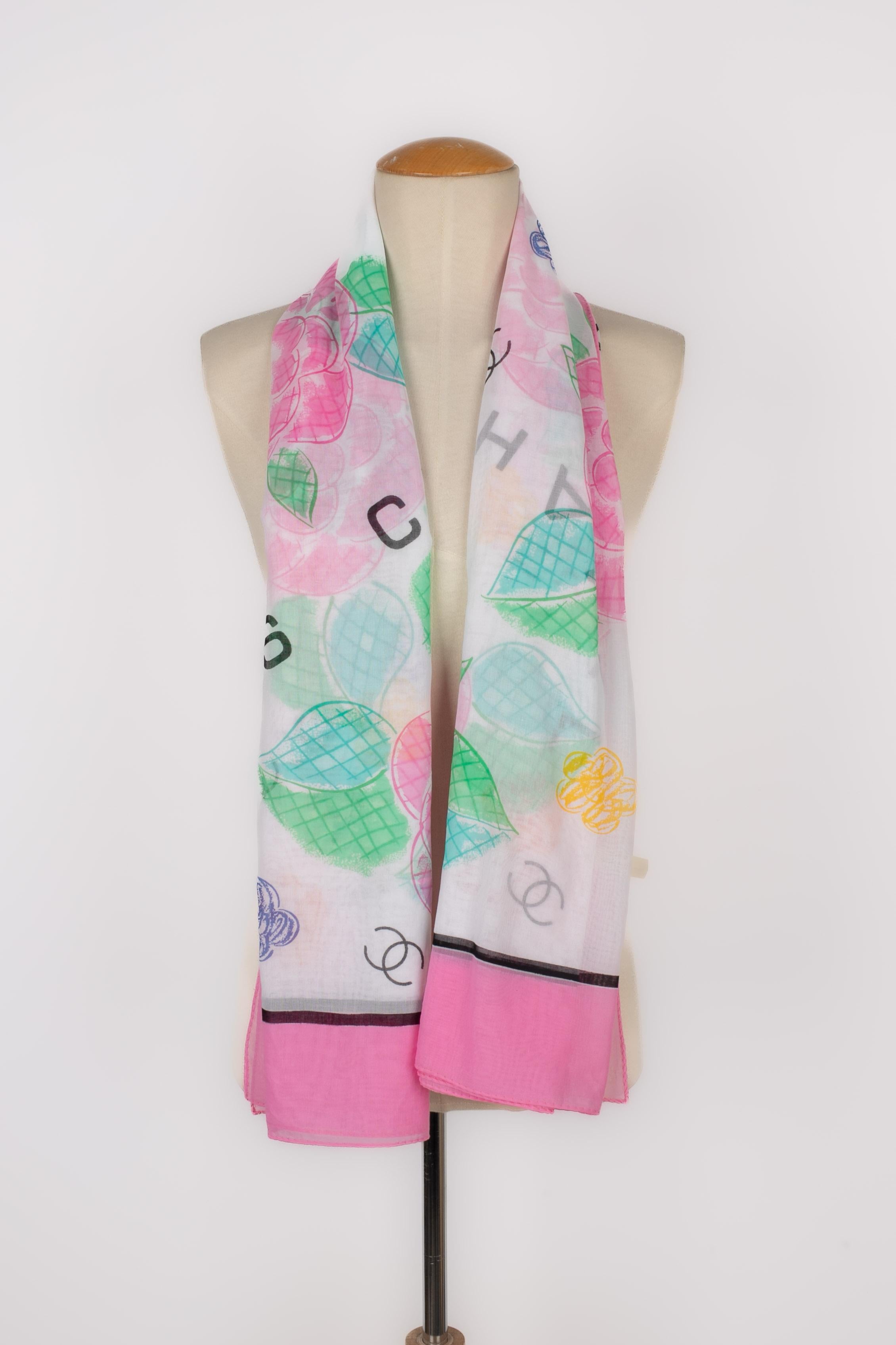 Chanel Baumwollfoulard / Pareo im Zustand „Gut“ im Angebot in SAINT-OUEN-SUR-SEINE, FR