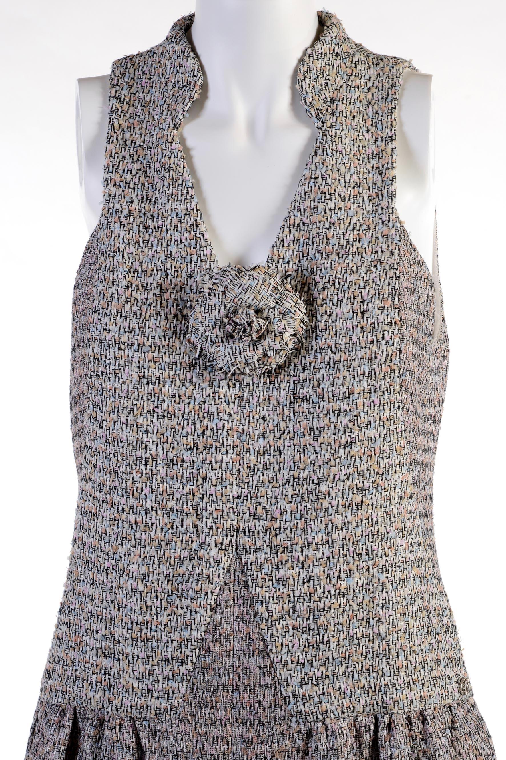 Gray Chanel  cotton tweed dress with camelia FR 40 Spring 2011 11P For Sale