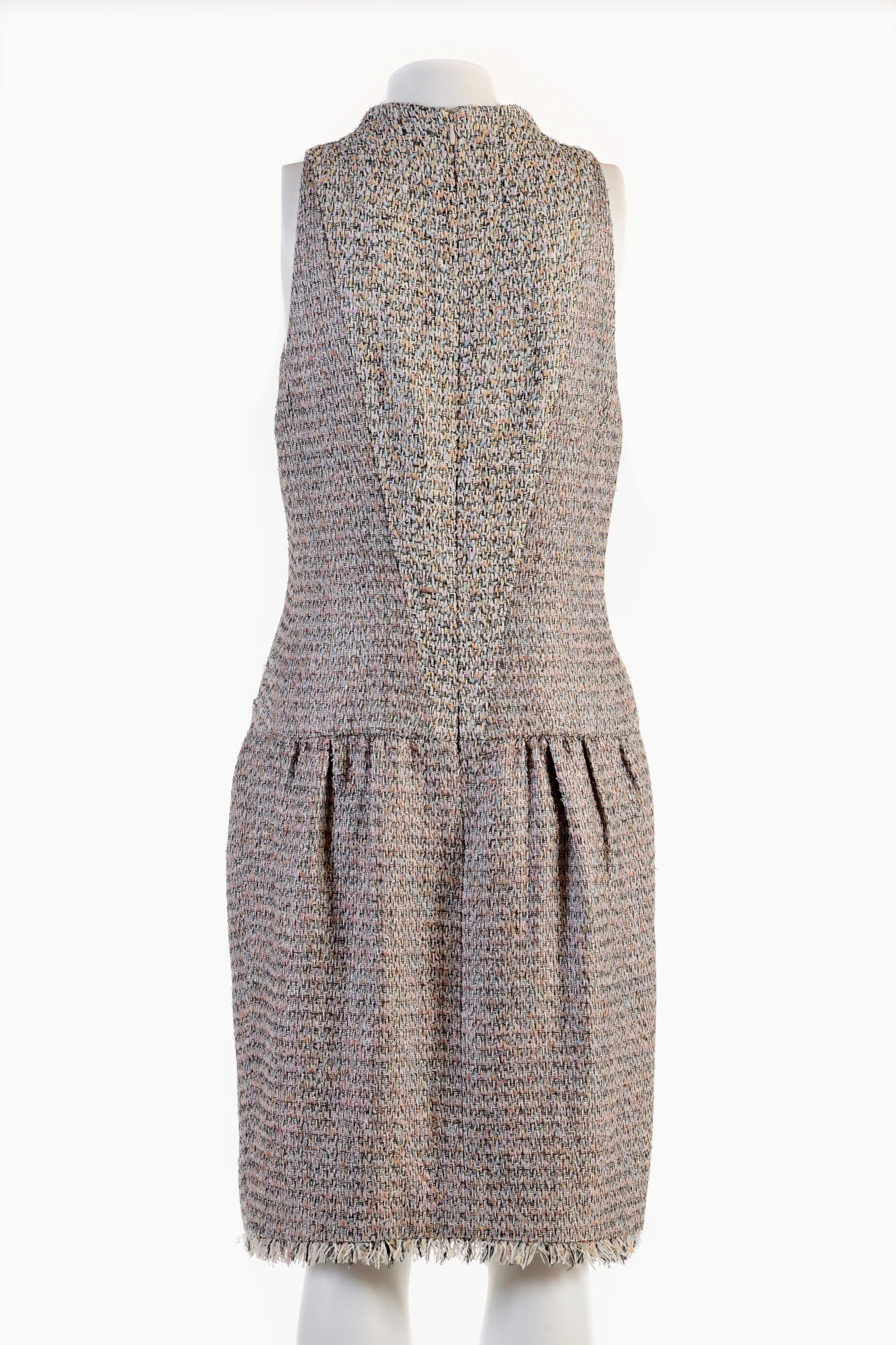 Chanel  cotton tweed dress with camelia FR 40 Spring 2011 11P For Sale 1