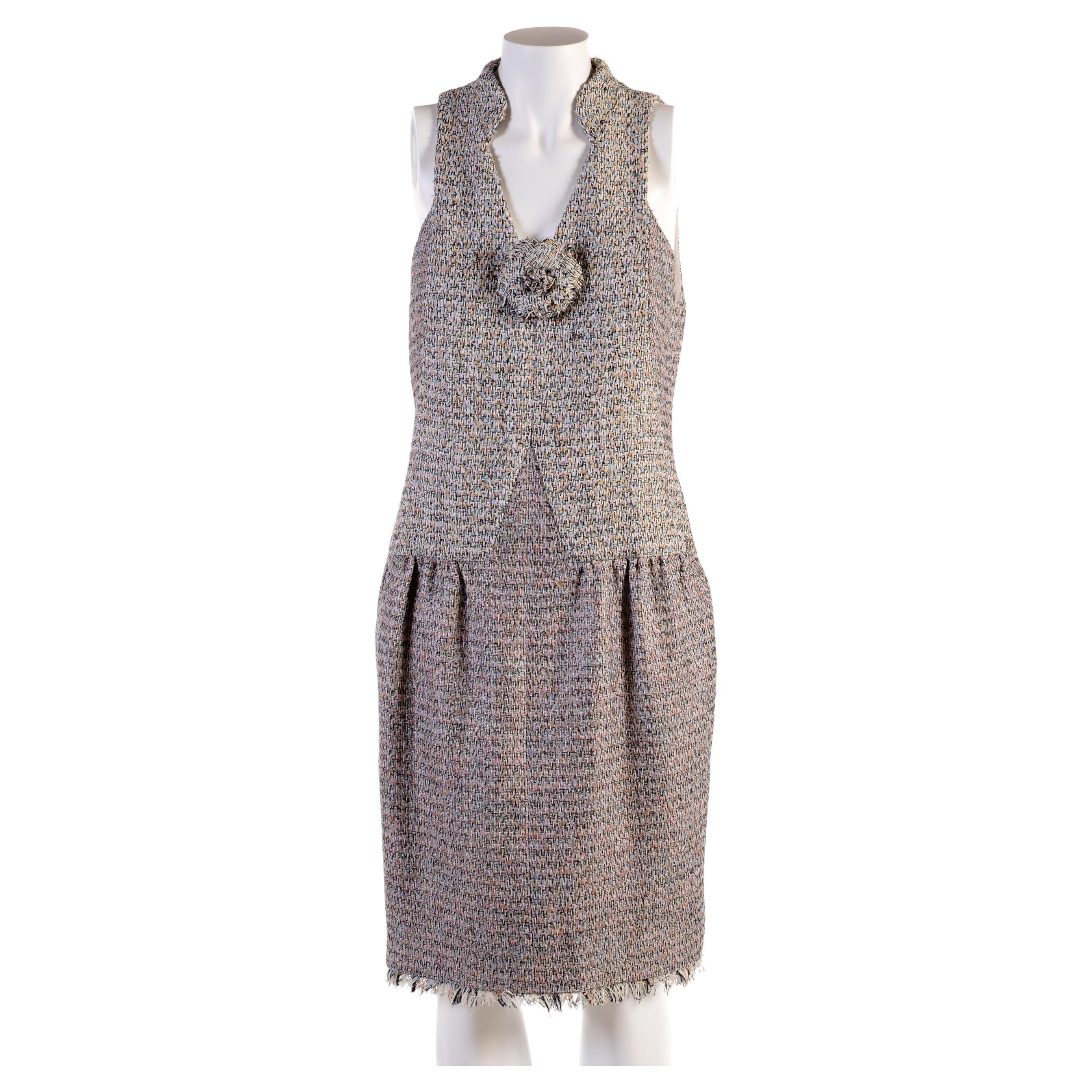 Chanel  cotton tweed dress with camelia FR 40 Spring 2011 11P For Sale