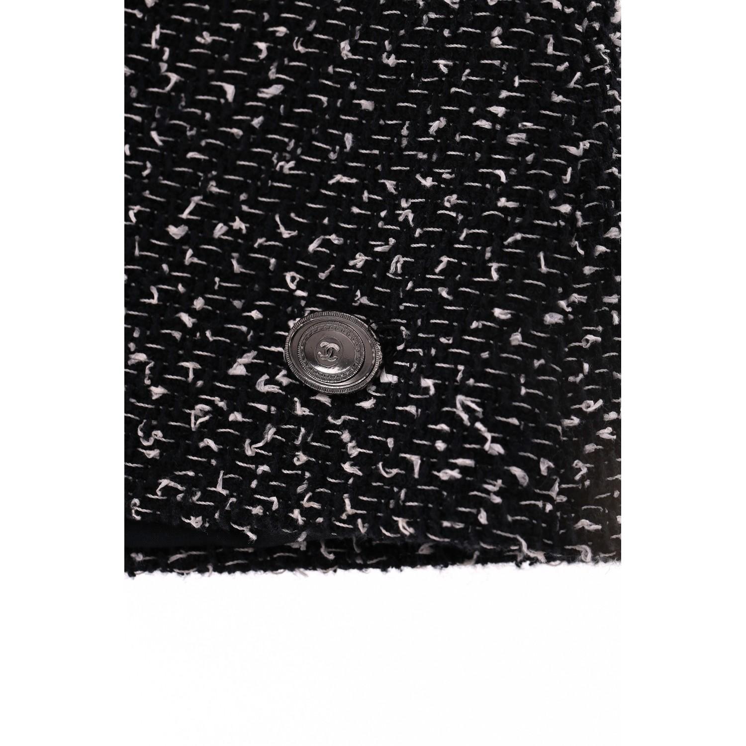 Women's or Men's Chanel Cotton Tweed Shorts For Sale