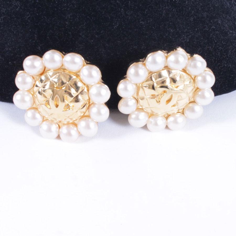 Women's Chanel Couture Clip-on Earrings