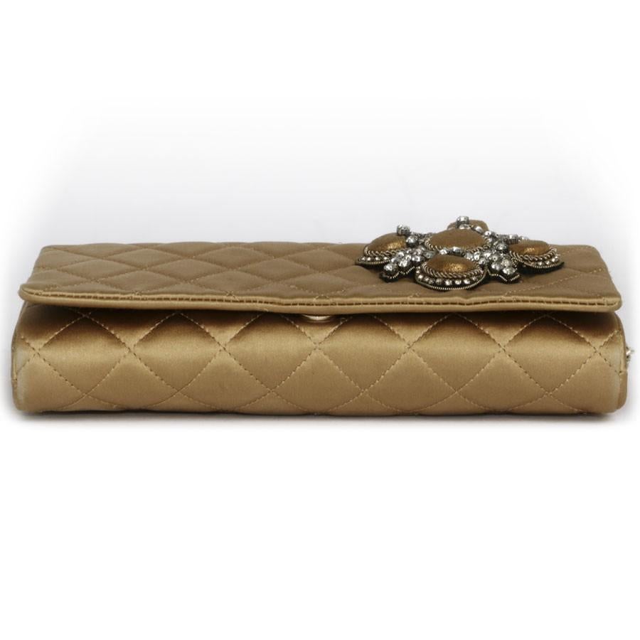 CHANEL Couture Evening Bag in Gold Silk Satin For Sale 1