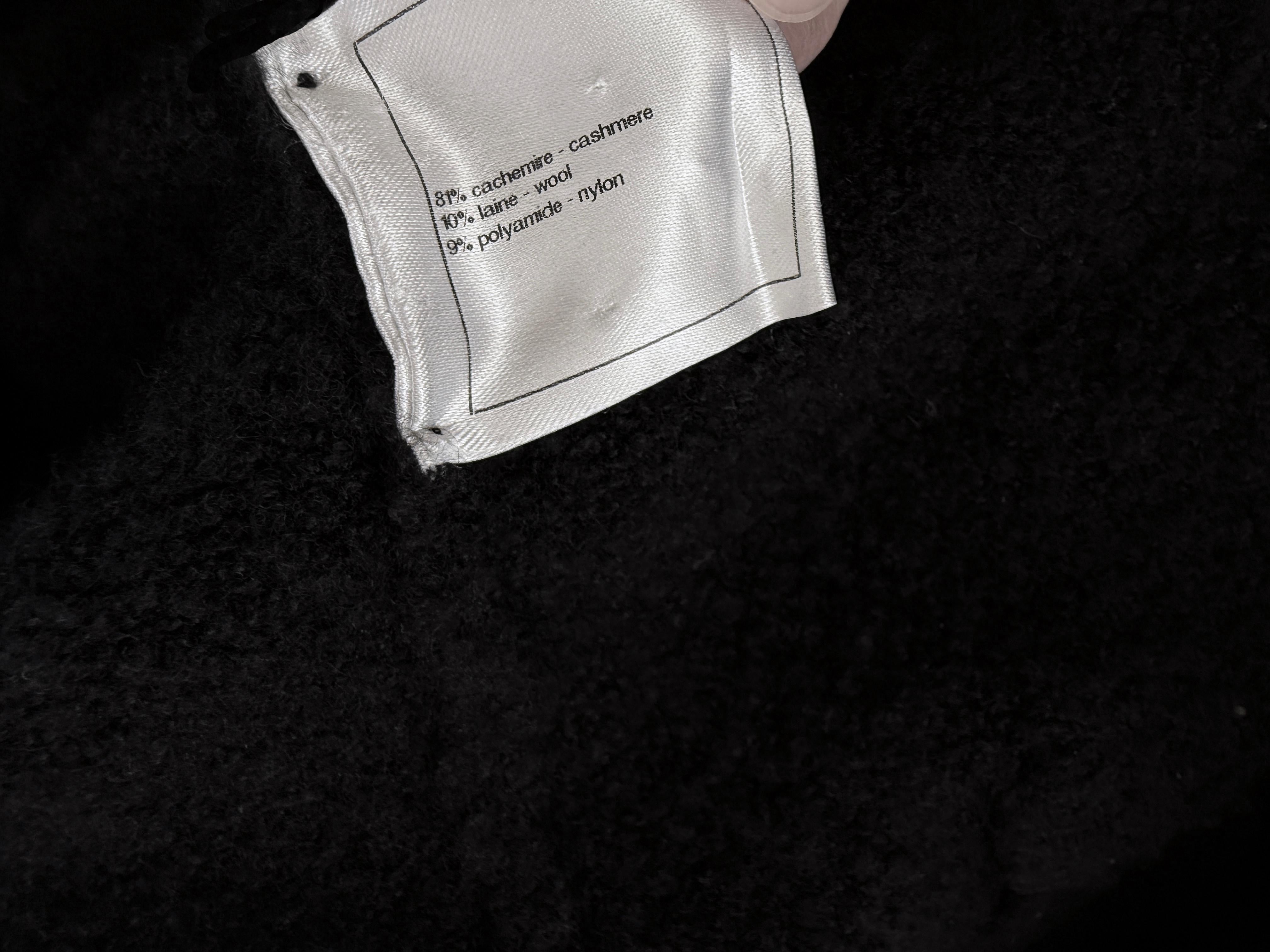 CHANEL Couture - Veste en duvet ornée de perles 7