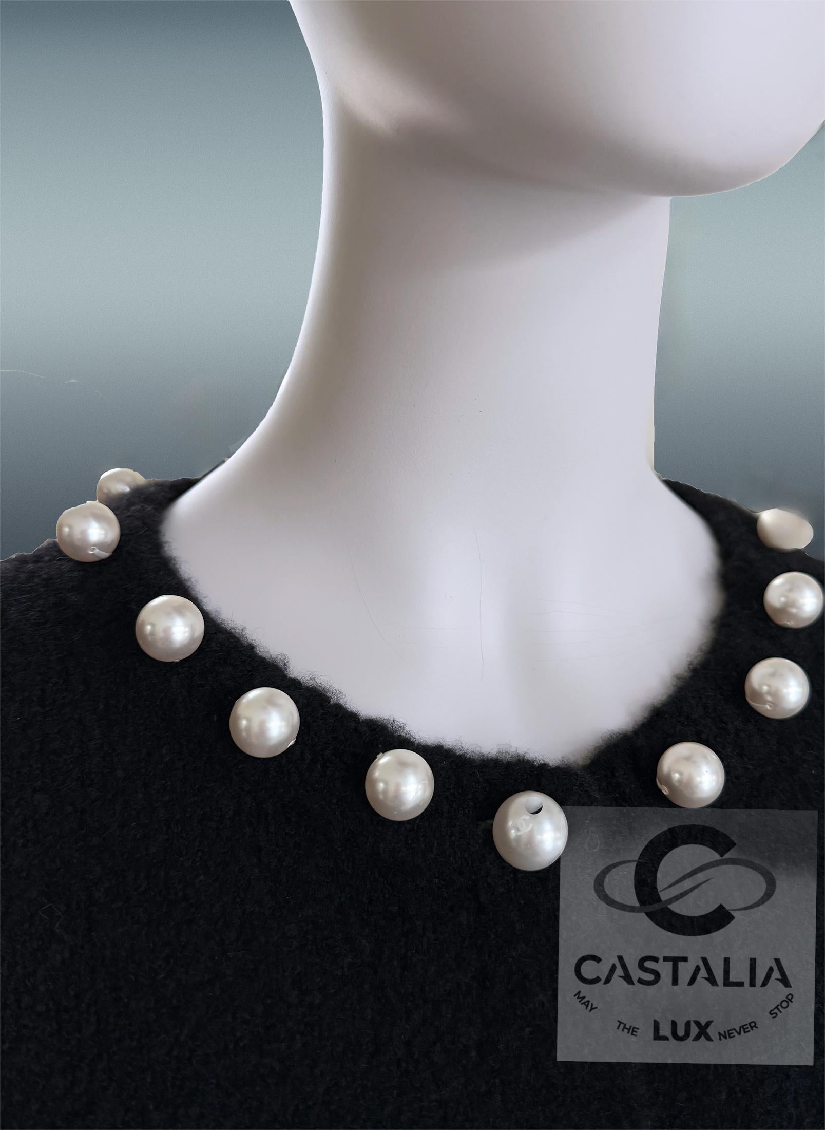  CHANEL Couture - Veste en duvet ornée de perles Unisexe 