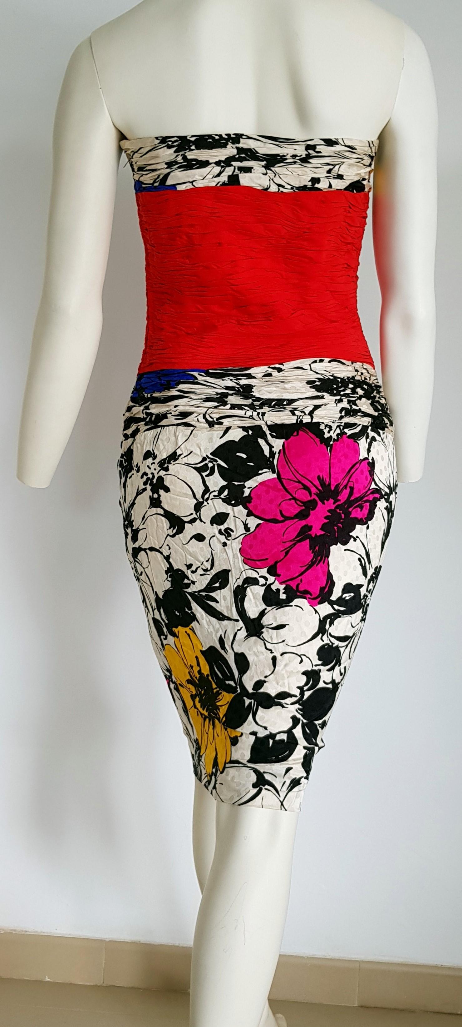 Red CHANEL Couture strapless colorful flowers designs Silk - Excellent condition   For Sale