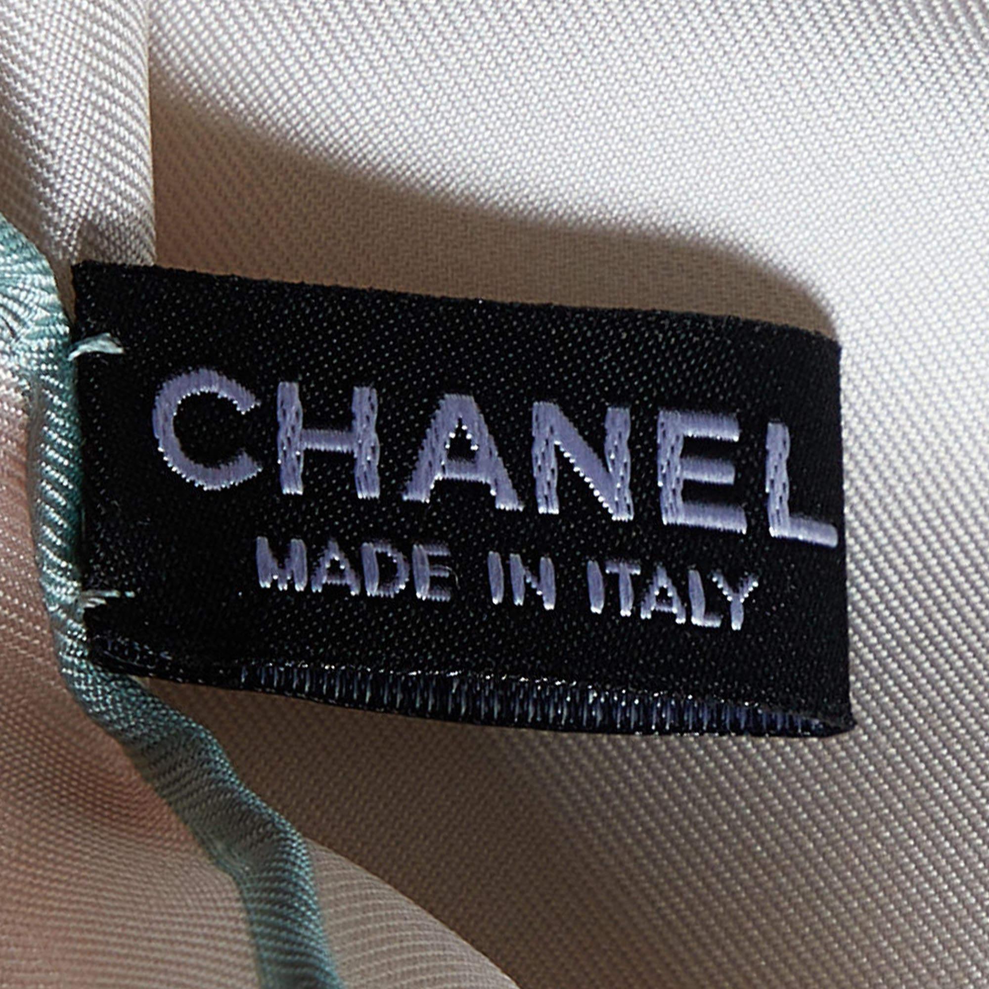  Chanel - Écharpe carrée en soie imprimée CC crème sur toute sa surface Pour femmes 