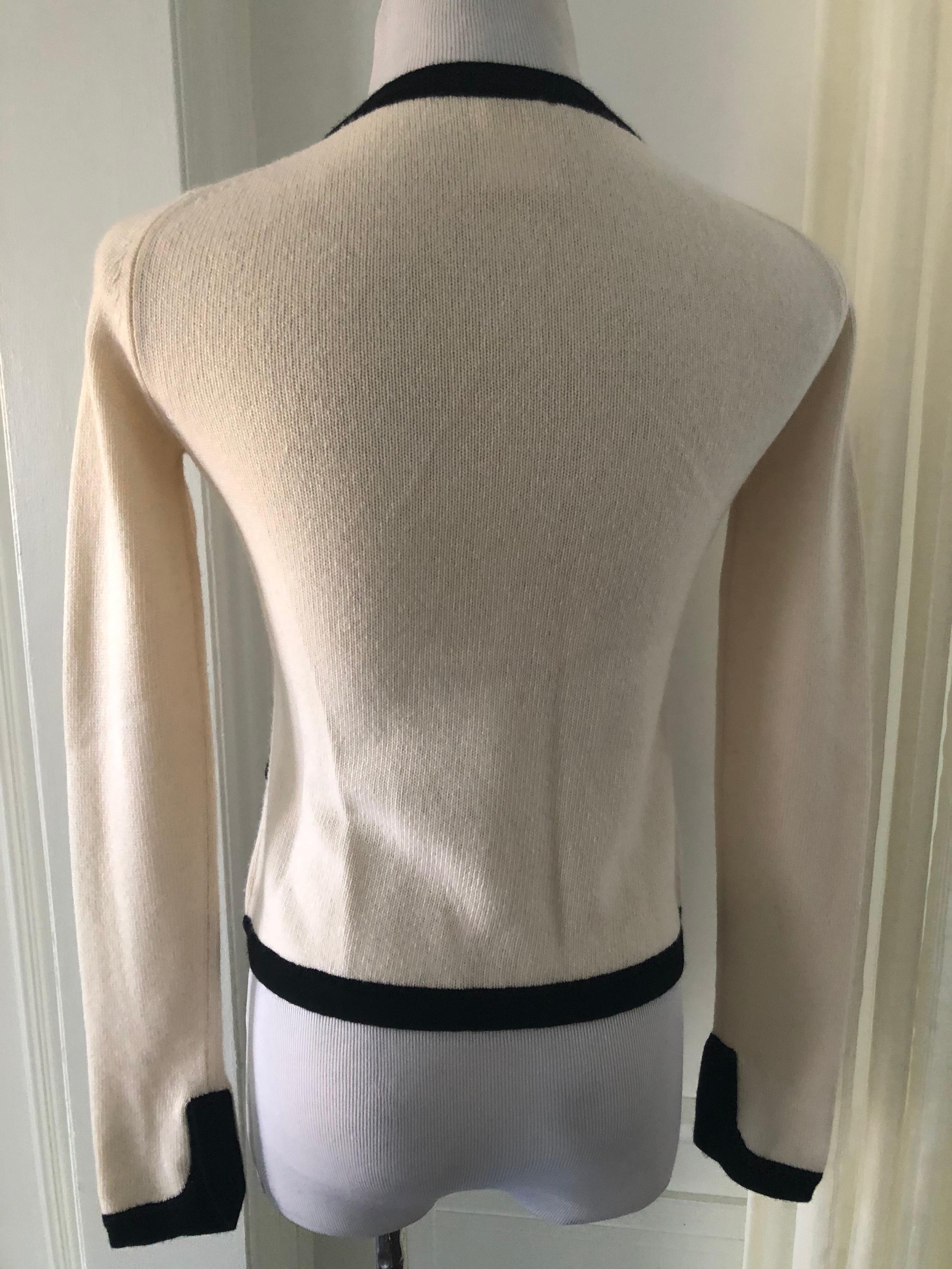 Chanel Cream and Black Cashmere Cardigan Size 36 Fr. In Good Condition In Port Hope, ON