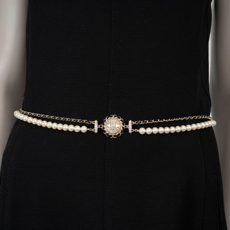 CHANEL cream and black 21K CRYSTAL CC PEARL and LEATHER  display picture 1