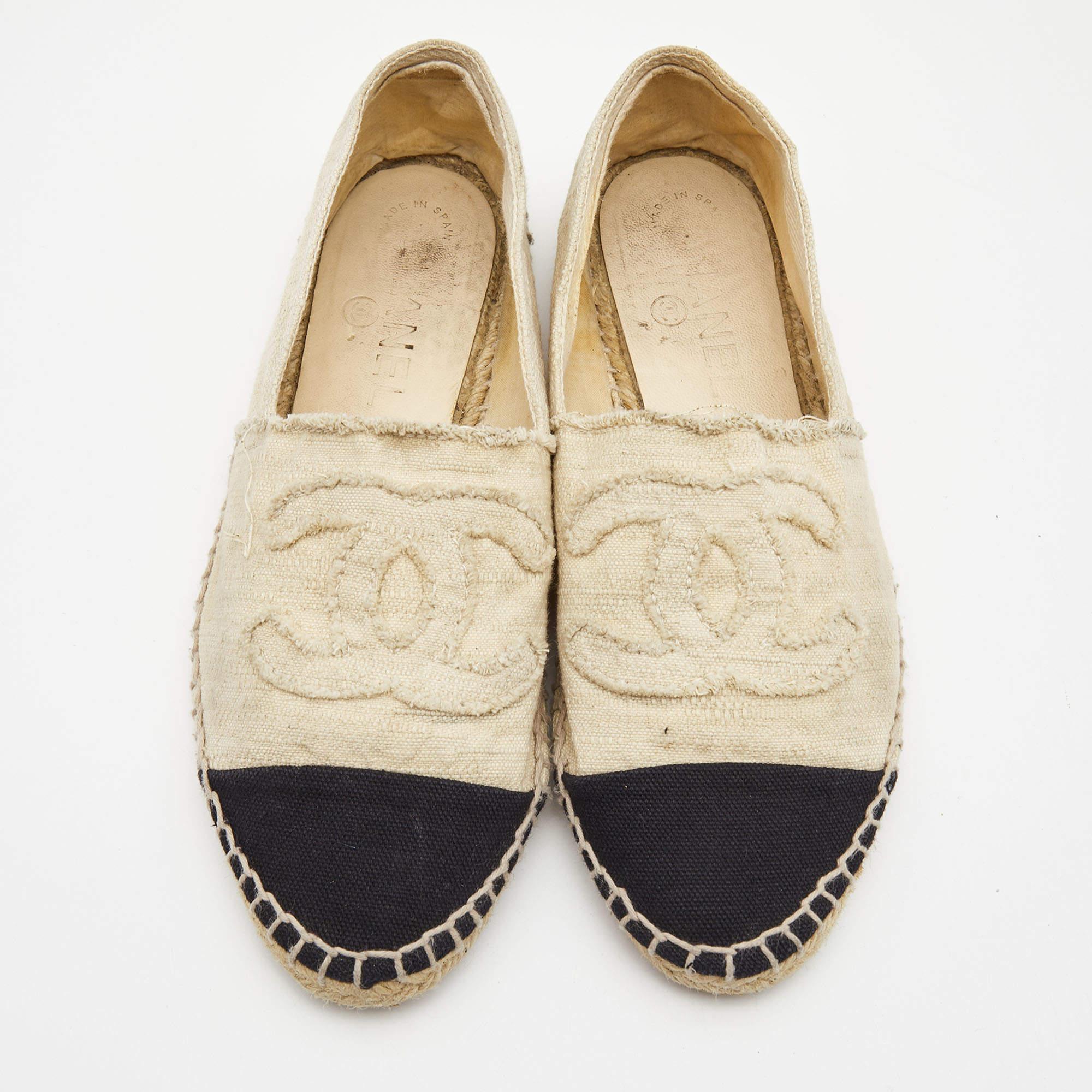 These Chanel espadrille flats have got you covered for all-day plans. They come in a versatile design, and they look great on the feet.

Includes: Original Dustbag

