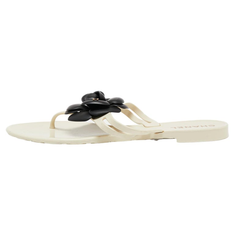 Chanel Cream/Black Jelly Camellia Thong Flats Size 38 For Sale at 1stDibs