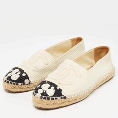Espadrilles Chanel en tissu crème/noir avec logo CC Taille 38