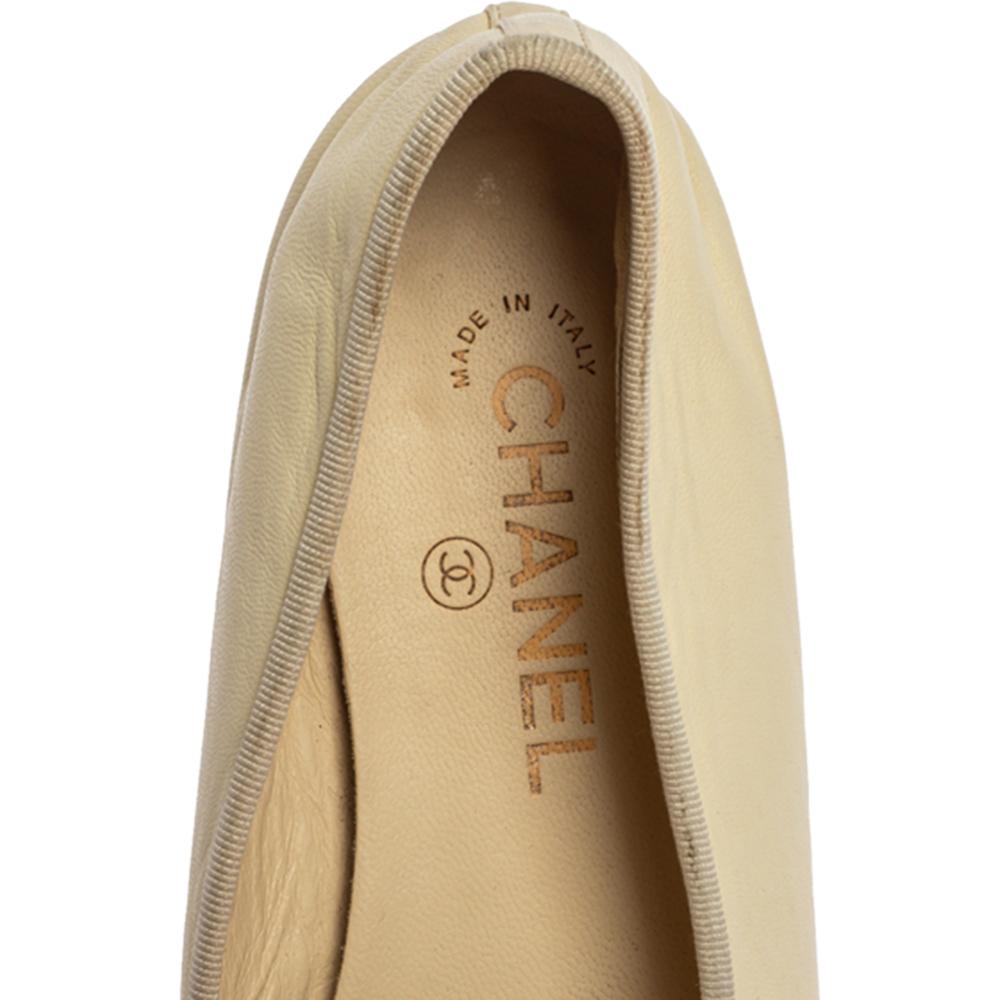 Beige Chanel Cream/Black Leather CC Cap Toe Ballet Flats Size 40