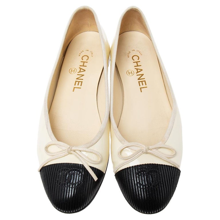 Chanel Cream/Black Patent And Leather CC Bow Cap Toe Ballet Flats Size 37  at 1stDibs