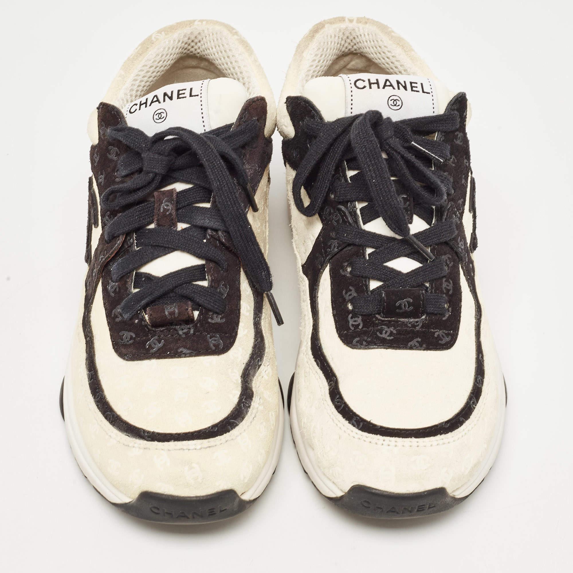 These sneakers from Chanel represent the best of fashion. They are crafted from high-quality materials and designed with nothing but style. A perfect fit for all casual occasions, these sneakers will spruce up any look effortlessly.


