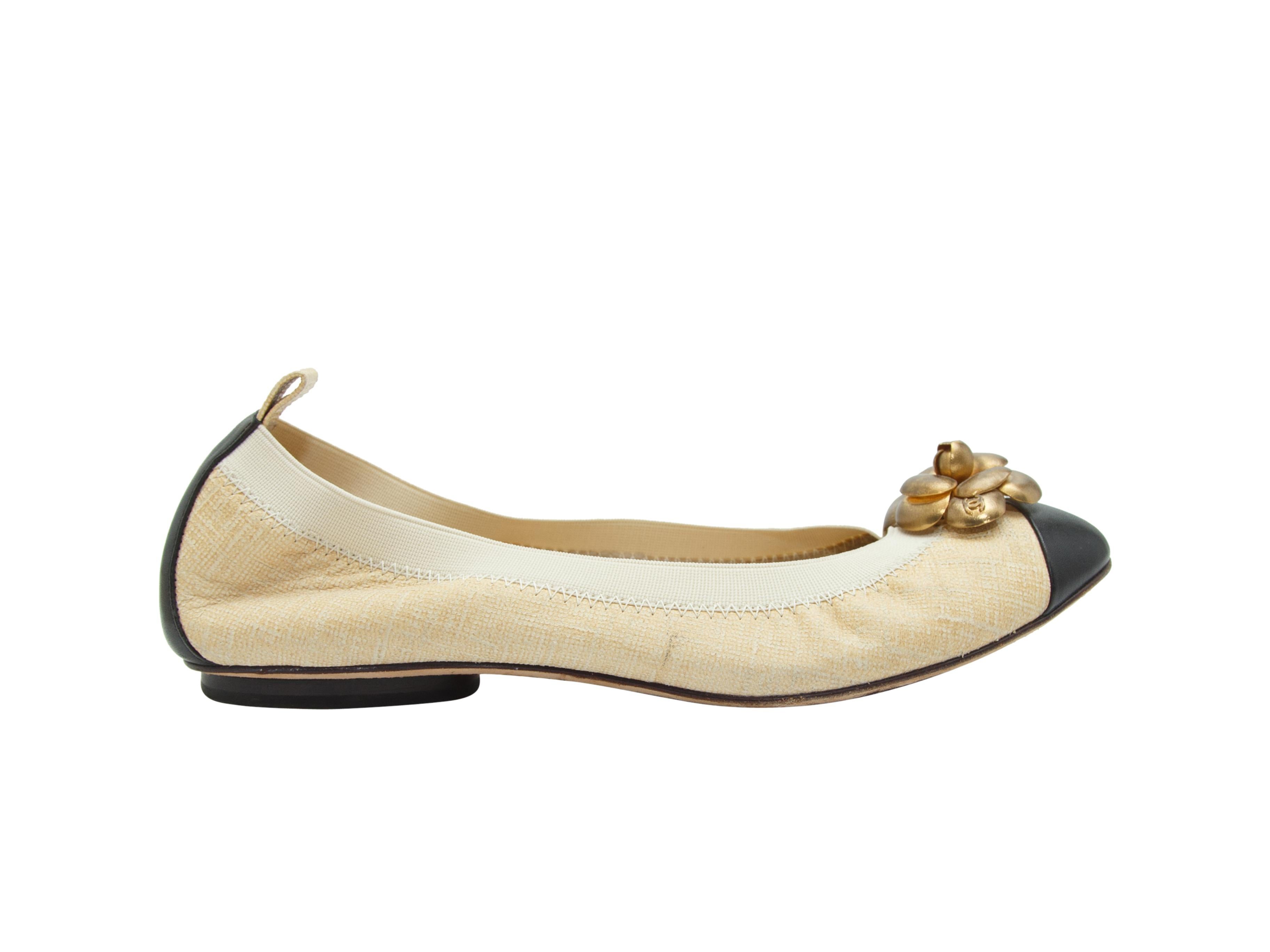 Chanel Cream & Black Tweed Ballet Flats In Good Condition In New York, NY