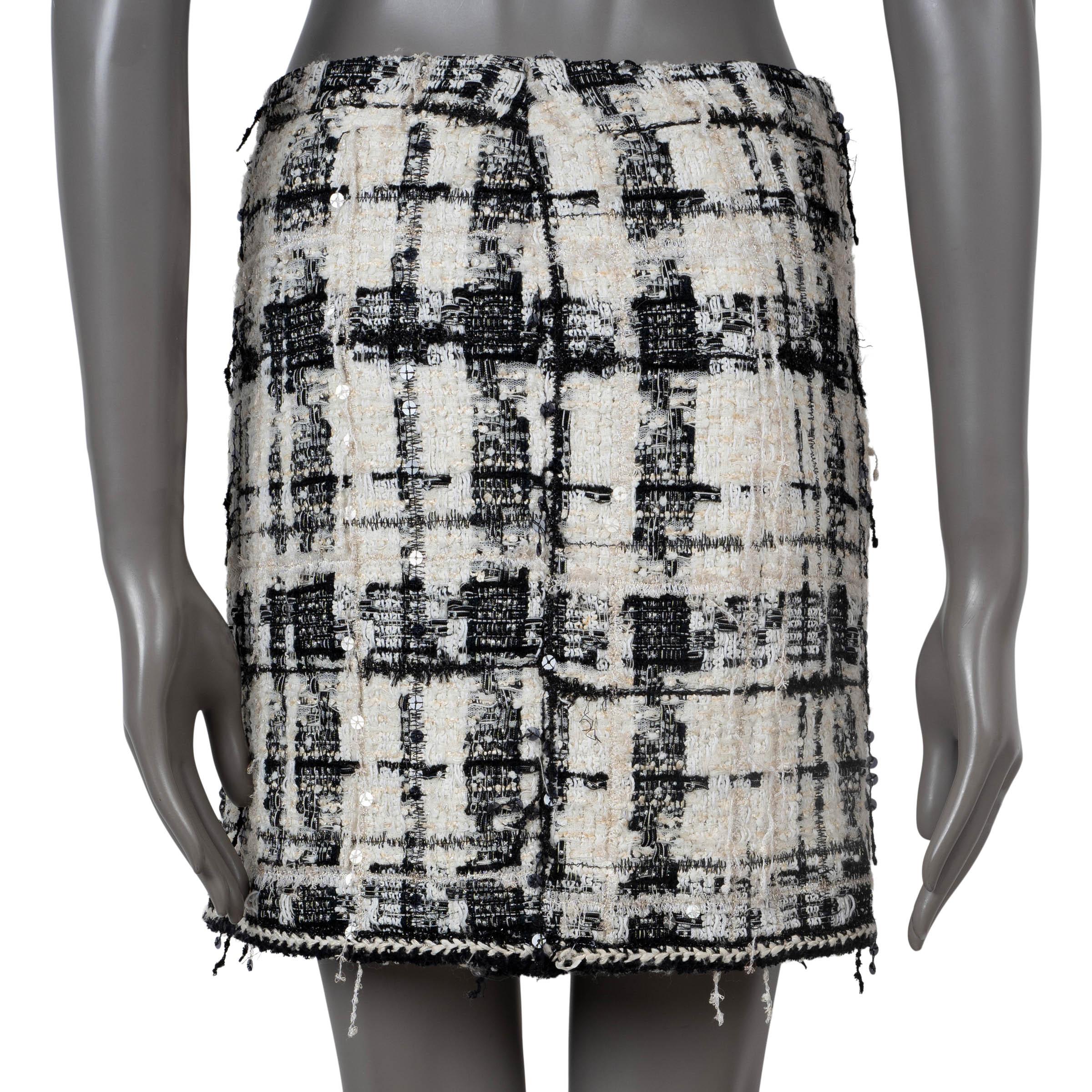 Black CHANEL cream & black wool 2006 06A SEQUIN PLAID TWEED MINI Skirt 40 M For Sale