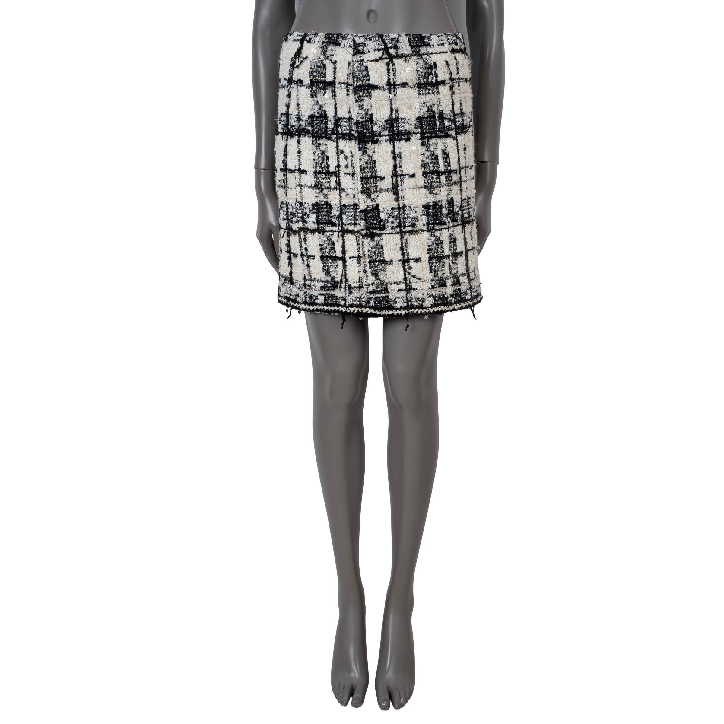 Women's CHANEL cream & black wool 2006 06A SEQUIN PLAID TWEED MINI Skirt 40 M For Sale