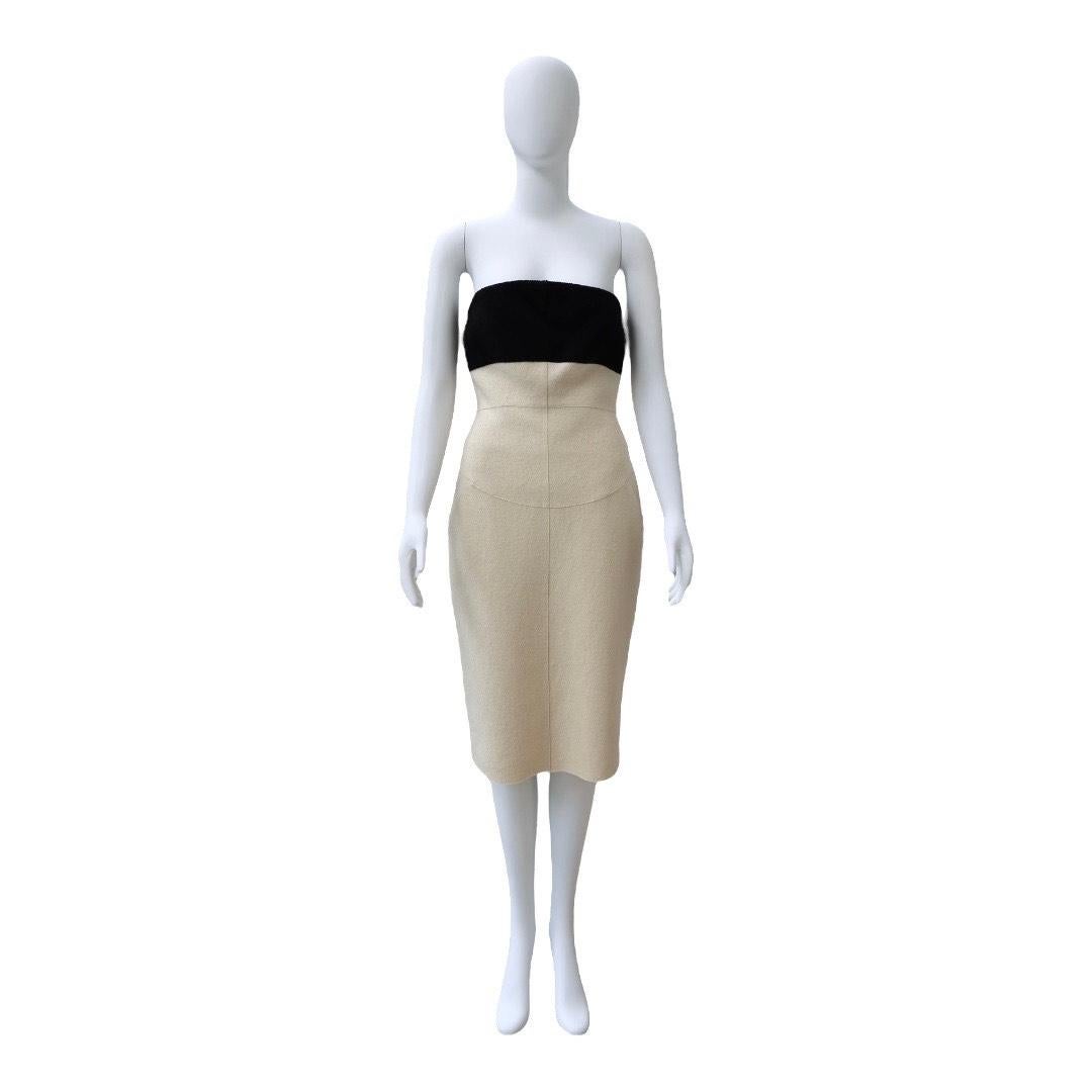CHANEL Cream & Black Wool Strapless Colorblock Dress

Timeless sophistication meets modern structure in this CHANEL strapless wool dress. Featuring a classic black and cream colorblock design, the dress is tailored in a flattering hourglass