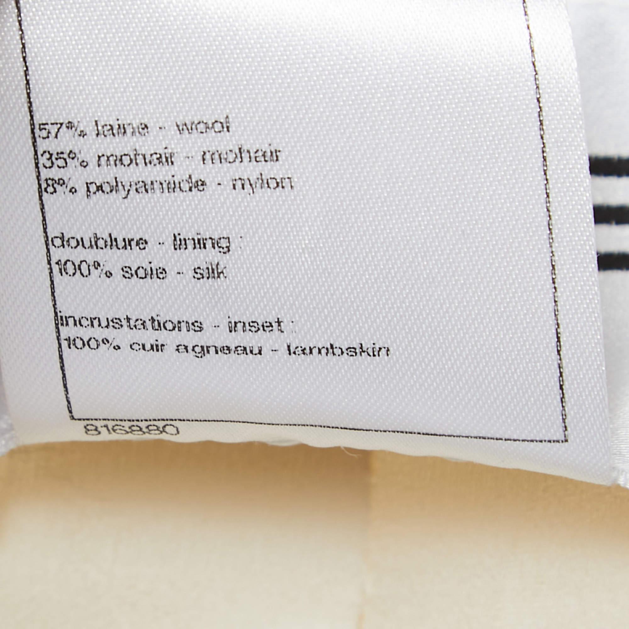 Chanel tailleur jupe Salzburg en laine bouclée crème bordé de cuir  Pour femmes en vente
