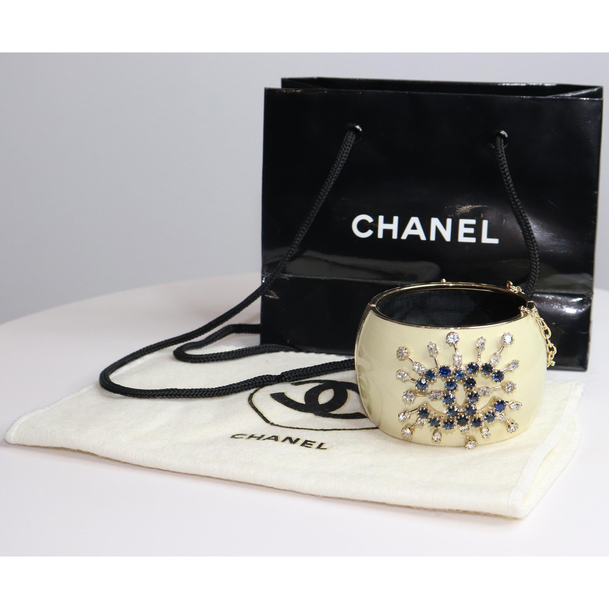 Chanel Cream Bracelet with 'CC' Logo and Jewel Star  3