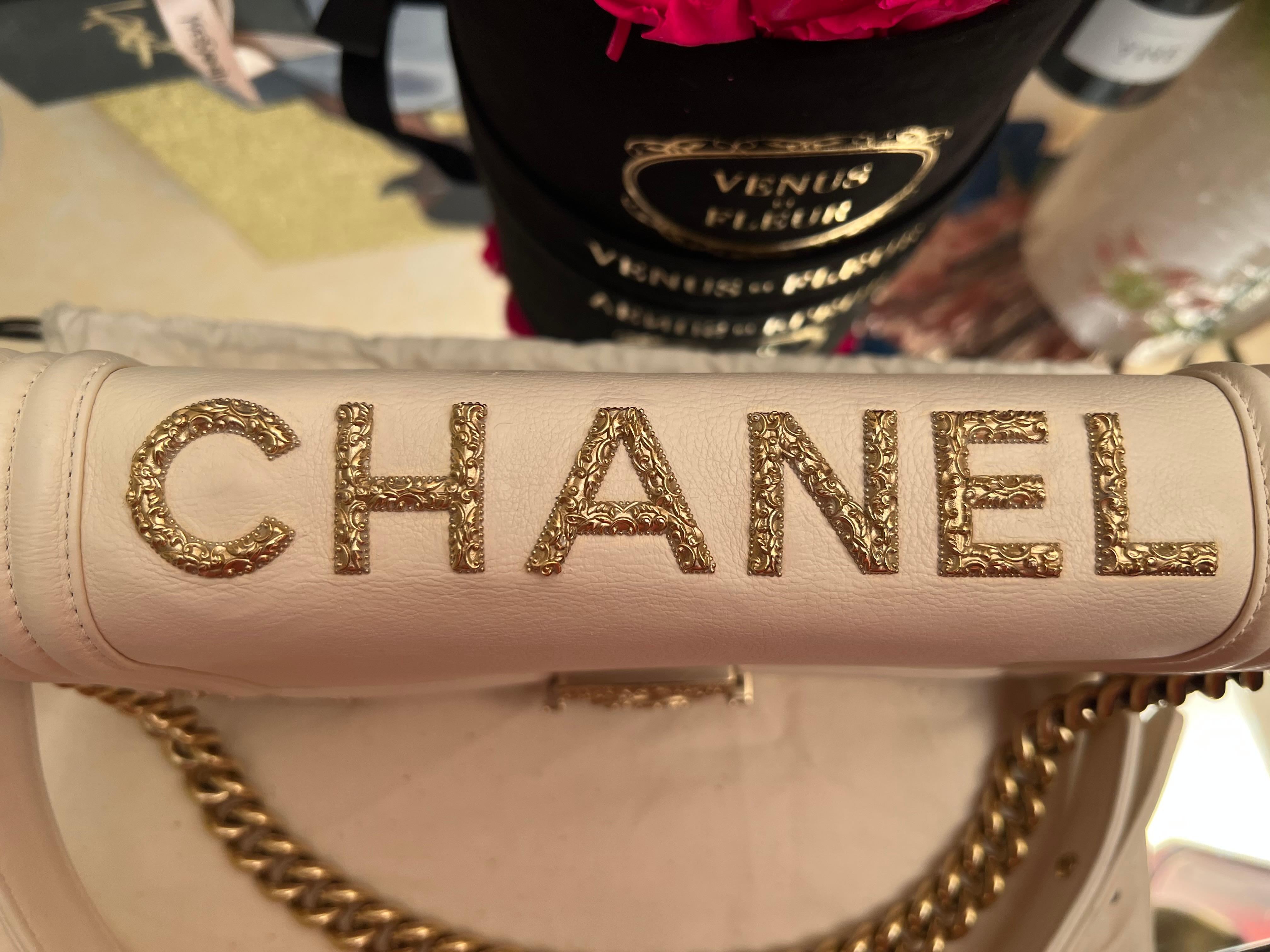 Chanel Chateau Versailles Old Medium Boy Tasche aus cremefarbenem Kalbsleder mit goldener Hardware, 2013 im Angebot 7