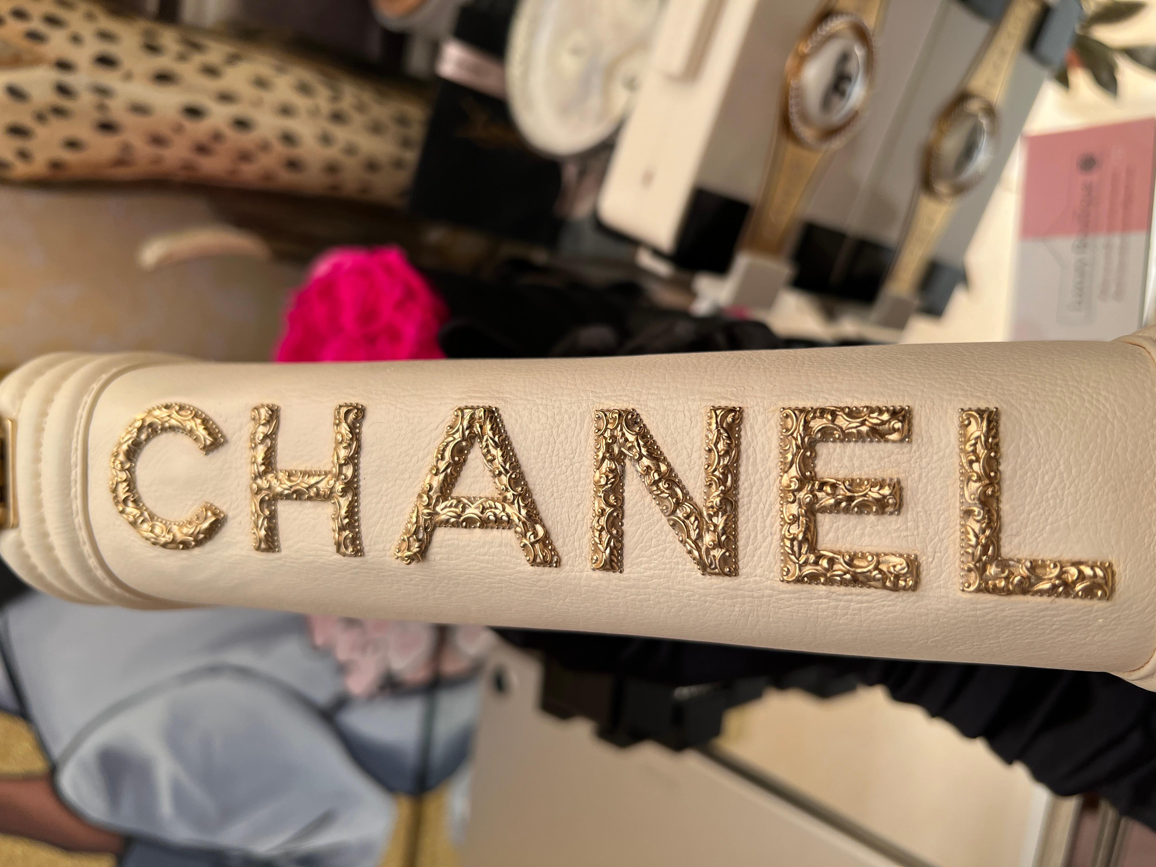 Chanel Chateau Versailles Old Medium Boy Tasche aus cremefarbenem Kalbsleder mit goldener Hardware, 2013 für Damen oder Herren im Angebot