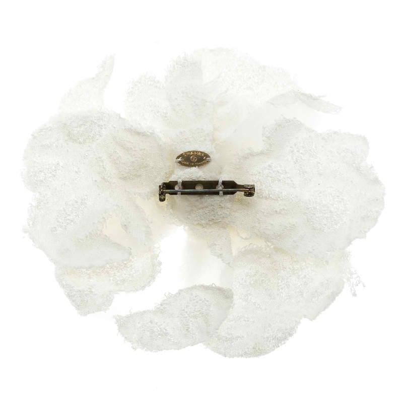 Add a hint of elegance to your evening look with this brooch from the house of Coco Chanel. Exquisitely designed into a flower that imparts a look of lush freshness, this brooch can be paired with your ensembles to add a hint of élan.

Includes:
