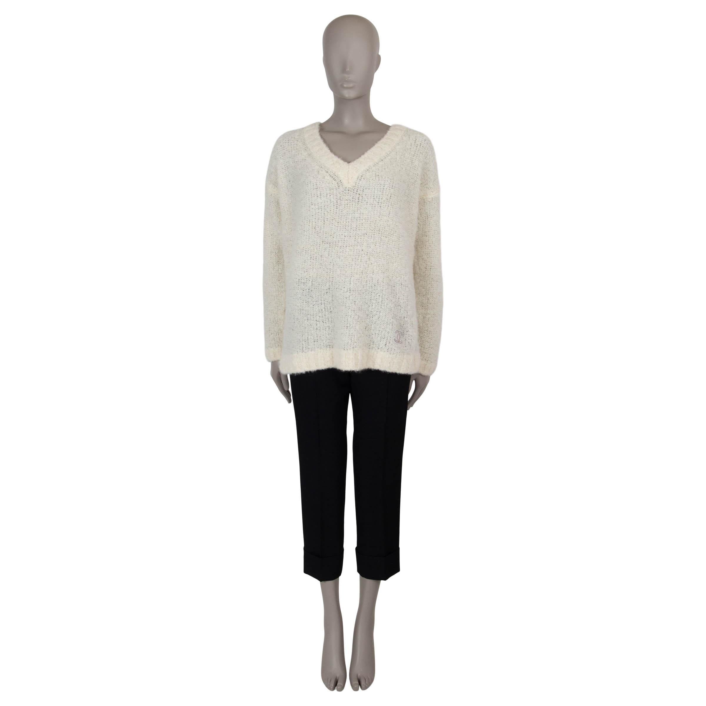 CHANEL Cremefarbener Kaschmirpullover FUZZY BOUCLE OVERSIZED 40 M Damen im Angebot