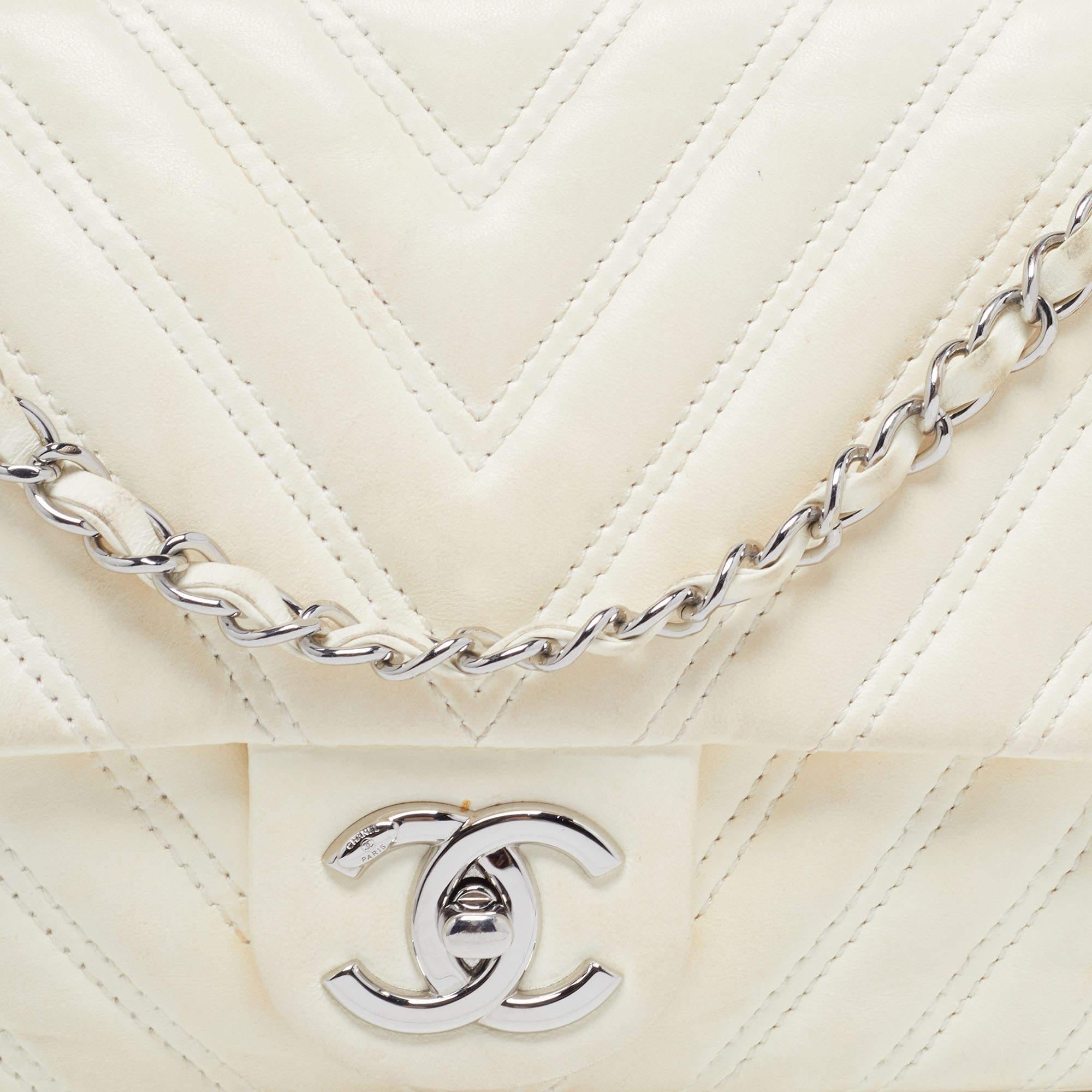 Chanel Cream Chevron Leather Medium Classic Single Flap Bag 4