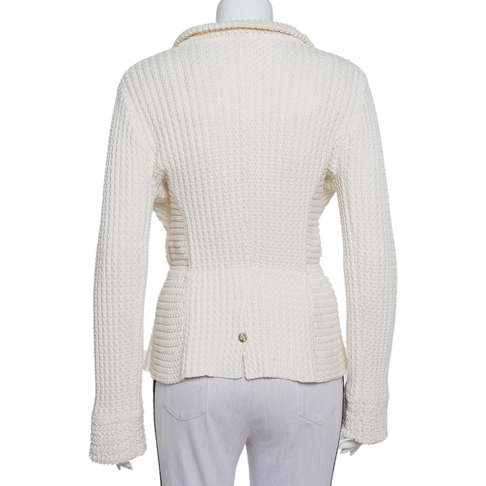 Chanel creations are coveted around the world for their timeless appeal and exquisite craftsmanship. This cardigan is no exception. Crafted from luxurious cotton, this masterpiece comes in an understated cream shade. It has been styled in chunky