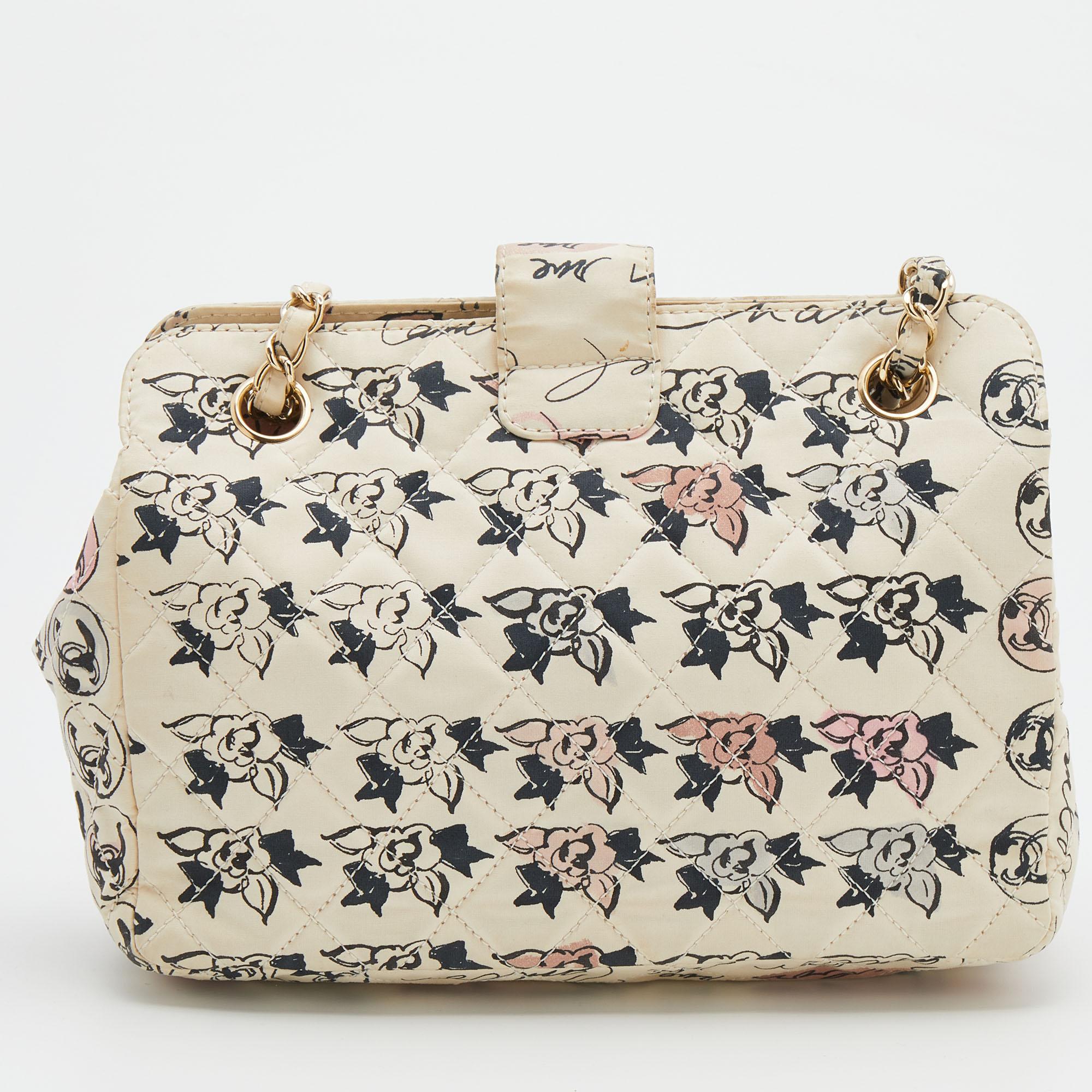 Designed to be functional and classic, this unique shoulder bag from Chanel is totally worth the buy. The cream-hued bag is crafted from signature graffiti-printed, quilted fabric and is designed with the CC turn-lock, gold-tone hardware, and a
