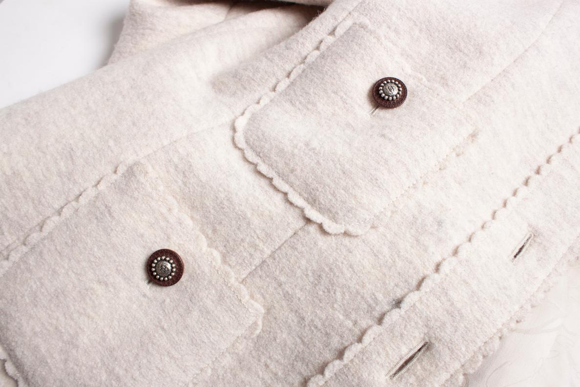 Veste en laine couleur crème Chanel en vente 5