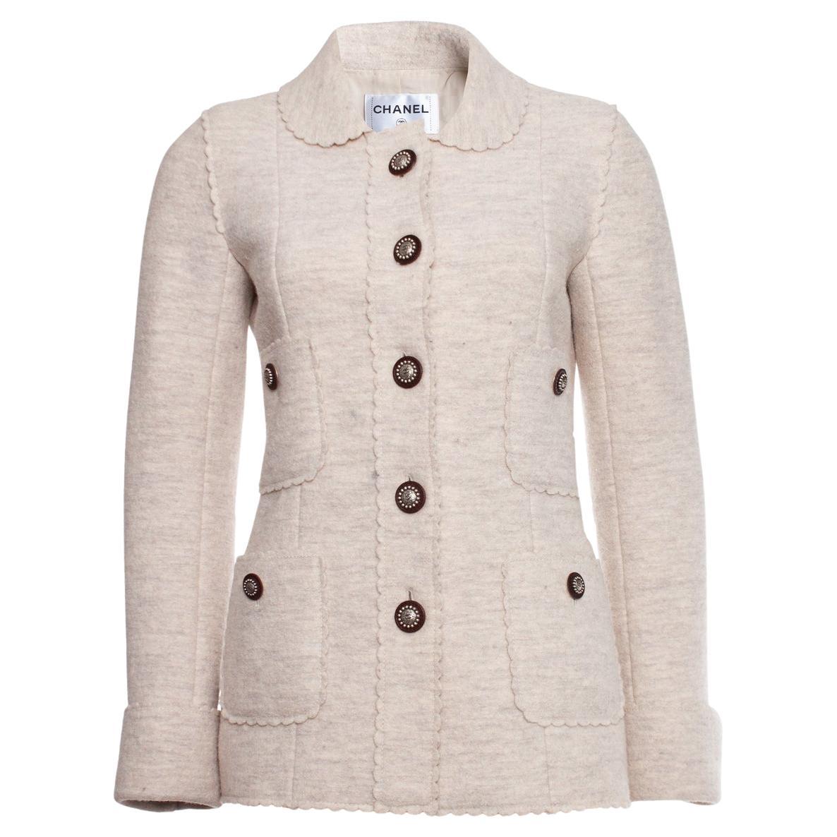 Veste en laine couleur crème Chanel en vente