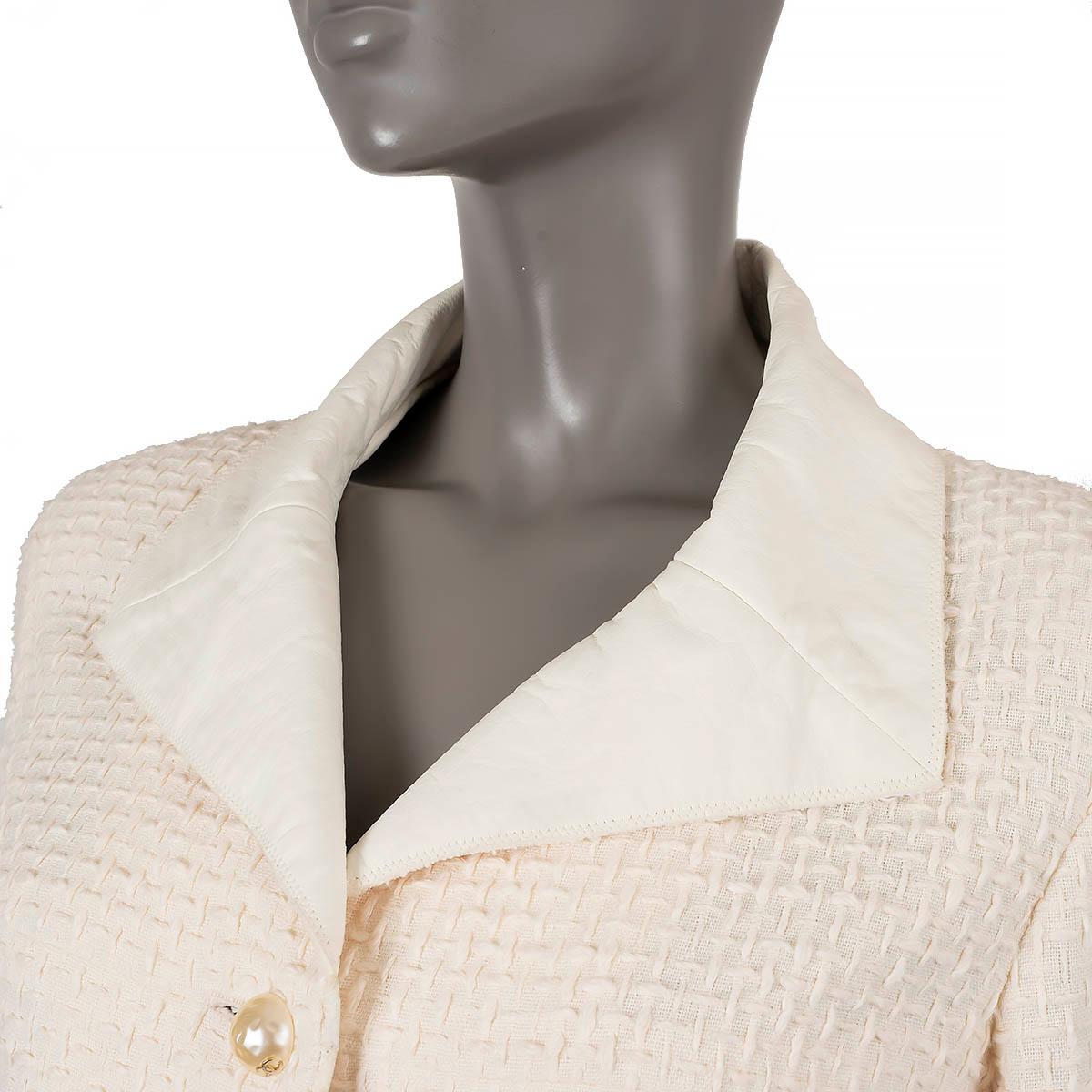 CHANEL cream cotton 2012 12P TEXTURED TWEED LEATHER LAPEL Jacket 40 M For Sale 3