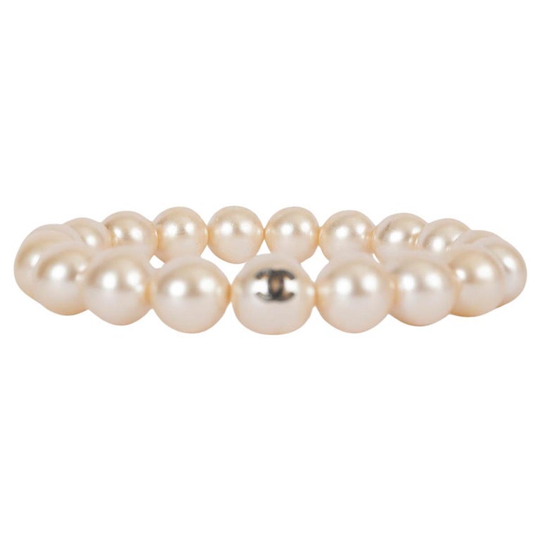 CHANEL cream FAUX PEARL Bracelet For Sale at 1stDibs