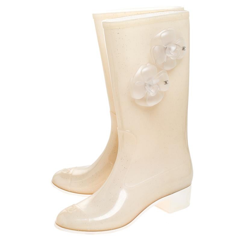 Chanel Cream Glitter Rubber CC Camellia Rain Boots Size 37 In New Condition In Dubai, Al Qouz 2