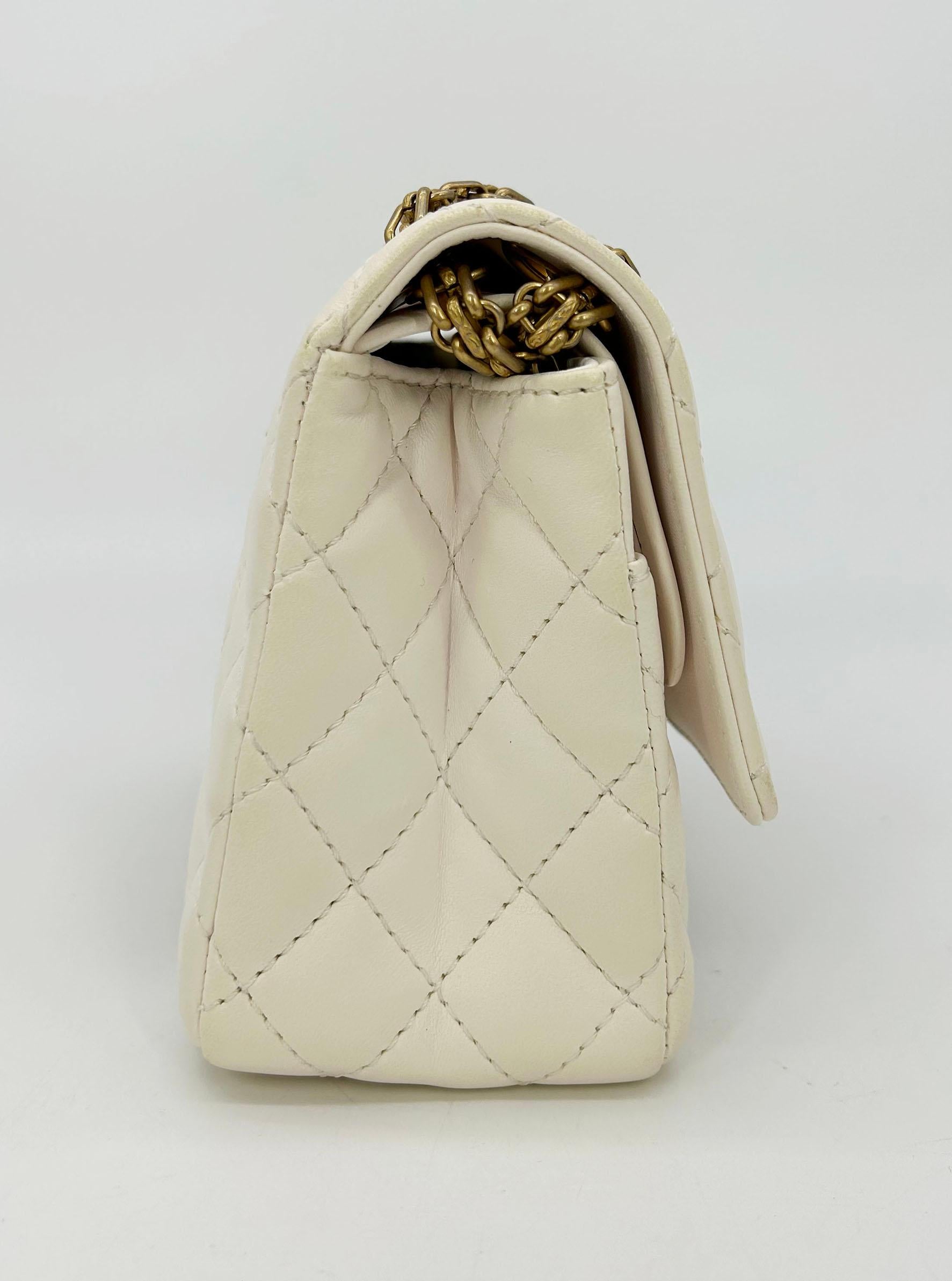 NEW Chanel Cream Leather Gold Alligator Double Flap Classic 2.55 Reissue NWT In Excellent Condition For Sale In Philadelphia, PA