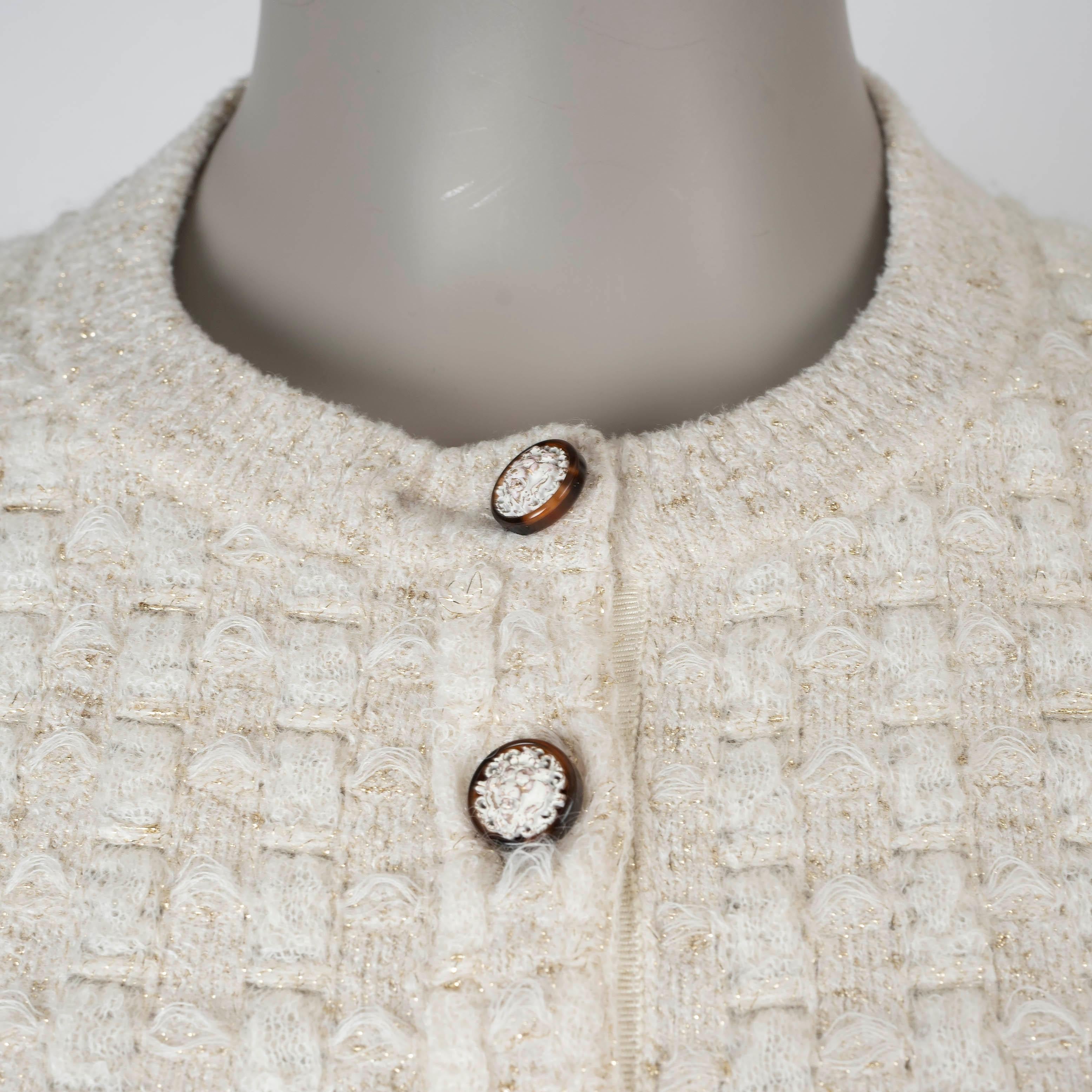 CHANEL cream & gold viscose 2017 17A COSMOPOLITE LUREX KNIT Dress 36 XS For Sale 1