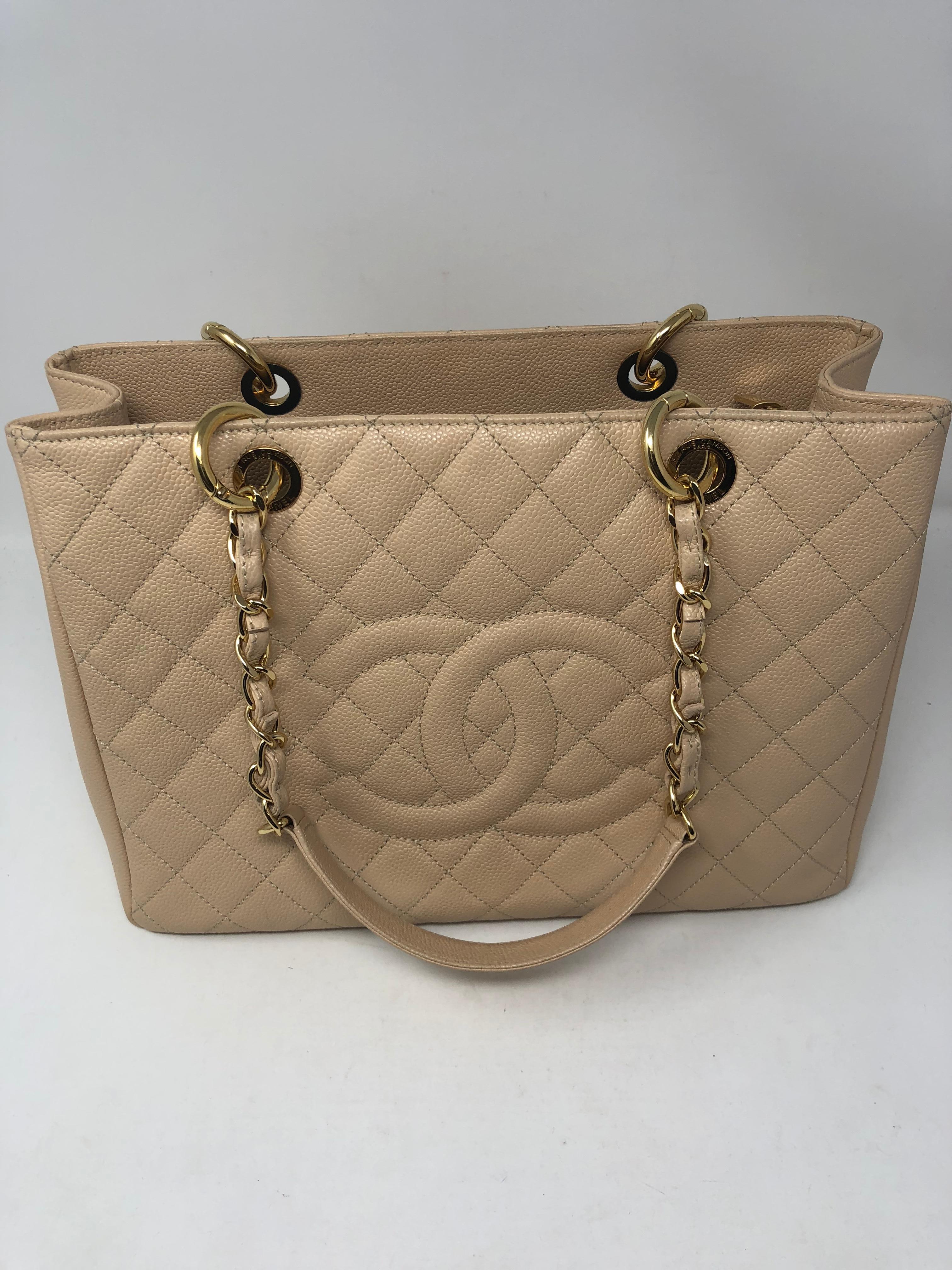 Chanel Cream Grand Shopper Tote in Caviar leather. Beautiful cream color with gold hardware. The GST's are now discontinued from Chanel. A great every day bag that will hold all your essentials. Caviar leather is durable and lasting. Scratch