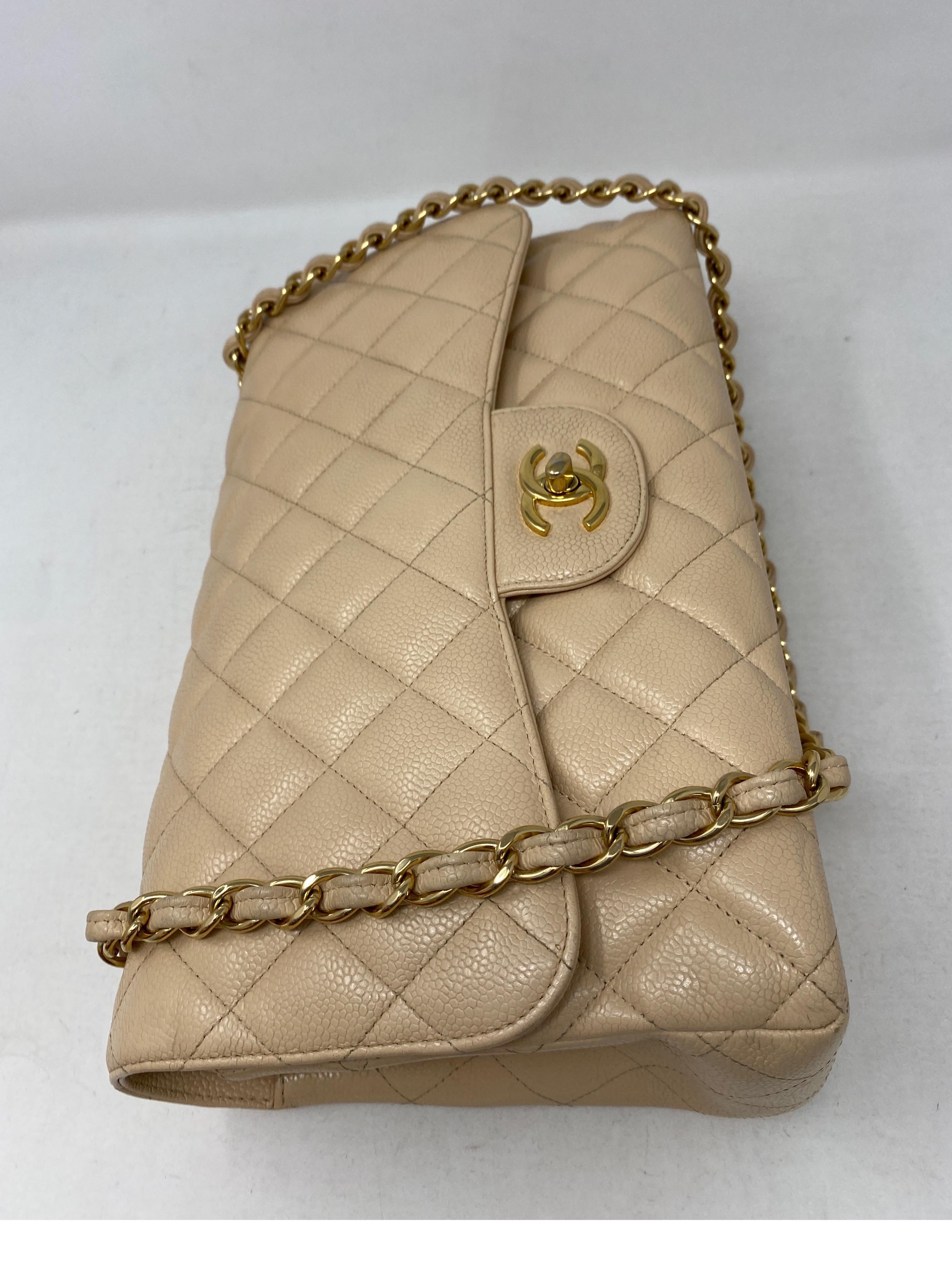 Chanel Cream Jumbo Double Flap Bag  In Good Condition In Athens, GA