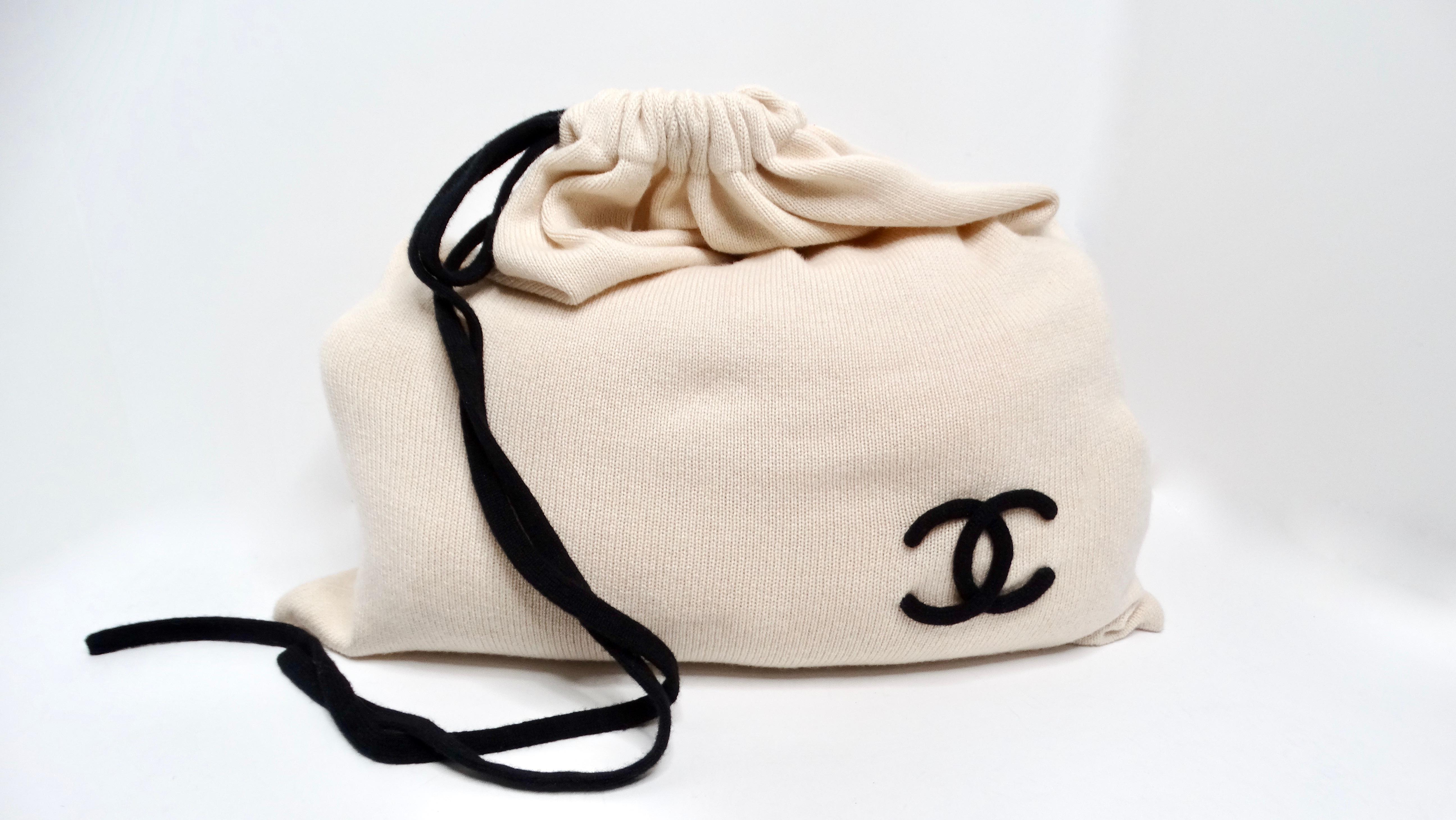 Chanel Cream Knit Cashmere Interlocking CC Logo Sock Slipper & Blanket Set For Sale 1