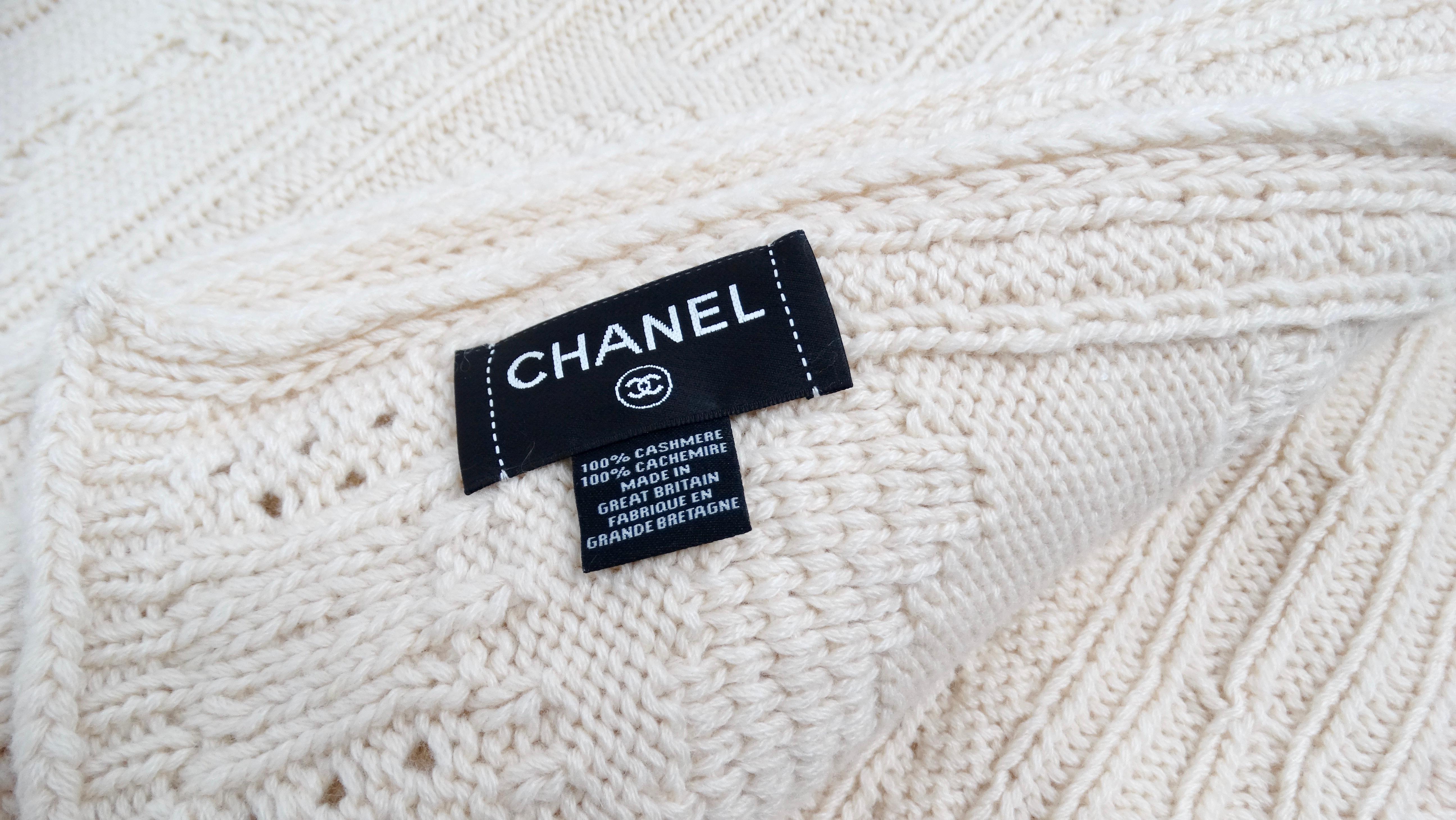 Chanel Cream Knit Cashmere Interlocking CC Logo Sock Slipper & Blanket Set For Sale 2