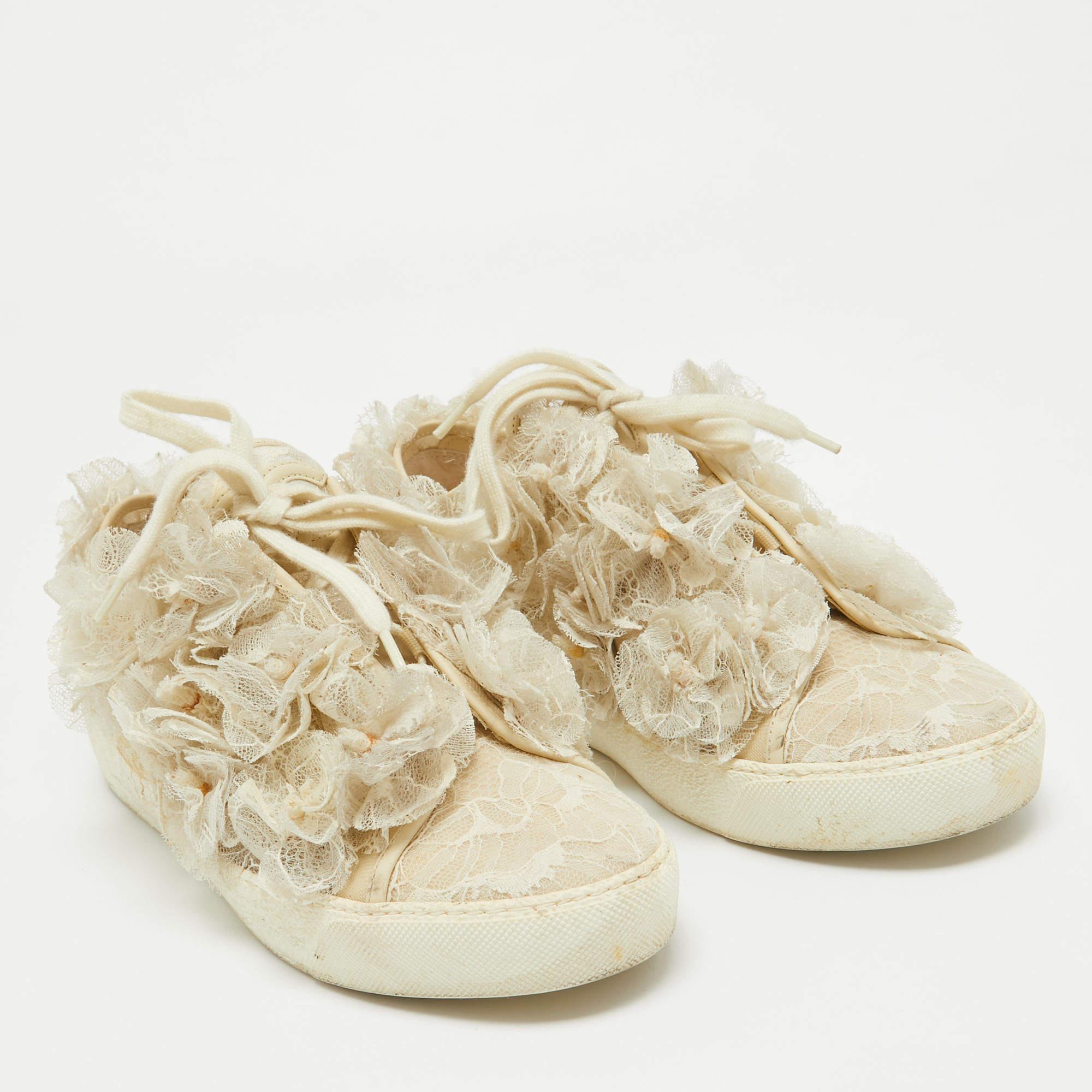 Chanel Cream Lace and Mesh Camelia Lace Up Sneakers Size 37 In Fair Condition In Dubai, Al Qouz 2