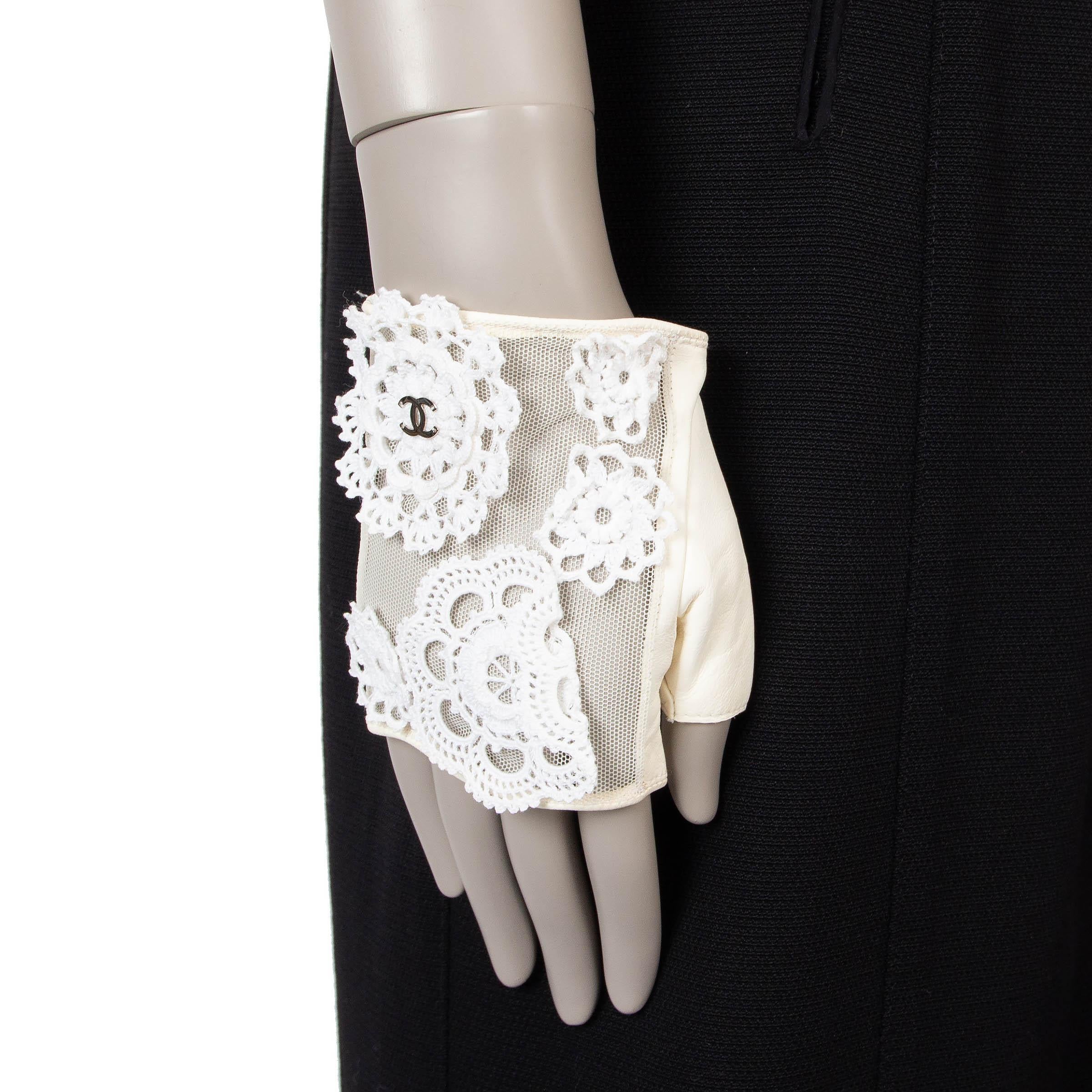 Women's CHANEL cream LACE & LEATHER FINGERLESS Gloves 7.5 For Sale