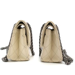 Sac Chanel Mini Reissue 2.55 en cuir d'agneau crème