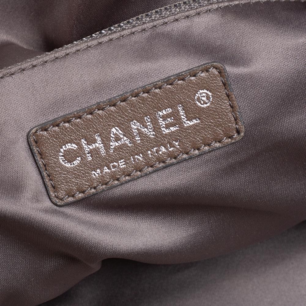 Chanel Cream Leather 2009 London Paris Chain Tote In Good Condition In Dubai, Al Qouz 2