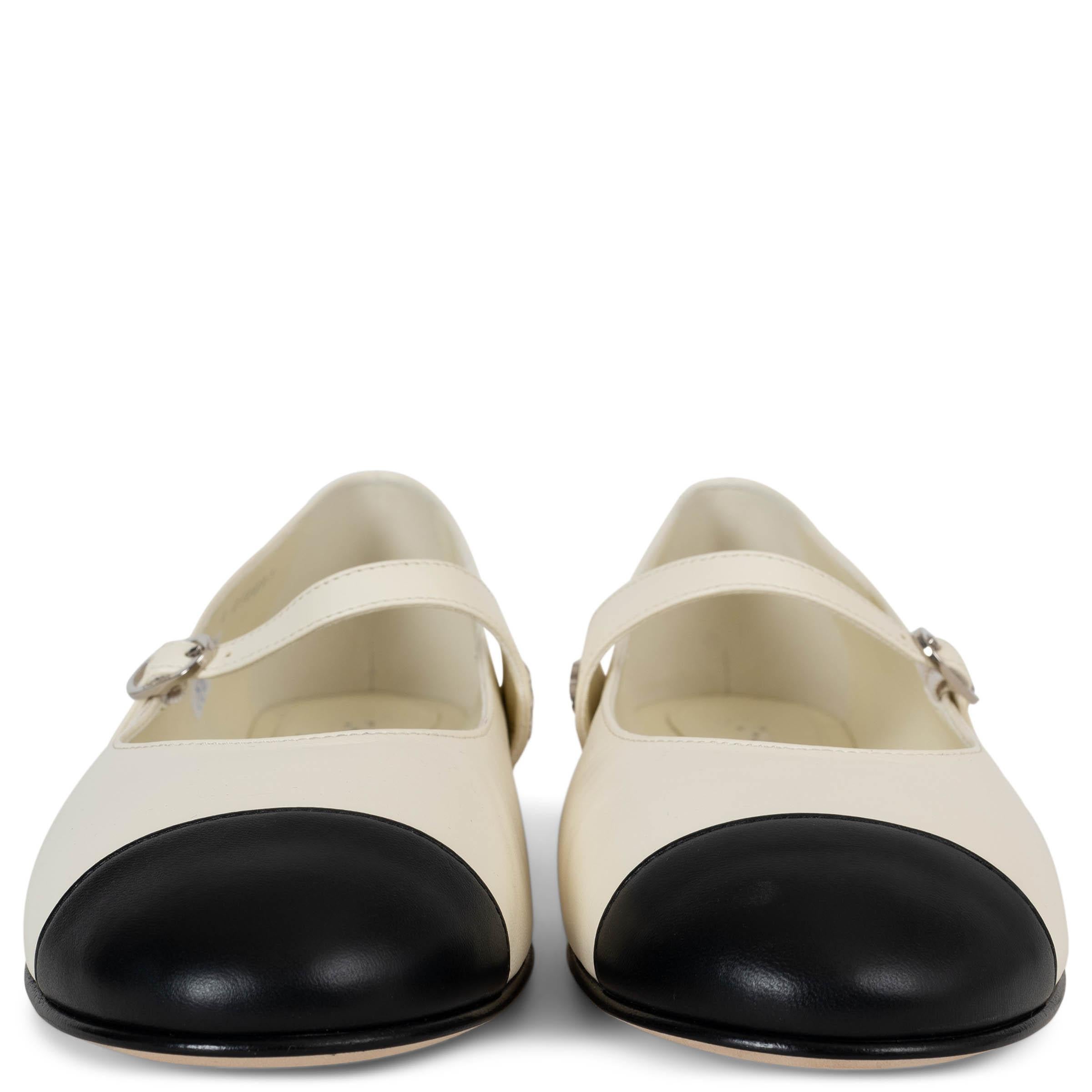 This 100% authentic Chanel Mary-Jane ballet flats in cream lambskin leather embody timeless sophistication. Designed with a classic round toe and accented by a contrasting black leather toe cap, they offer a refined yet effortless aesthetic. A
