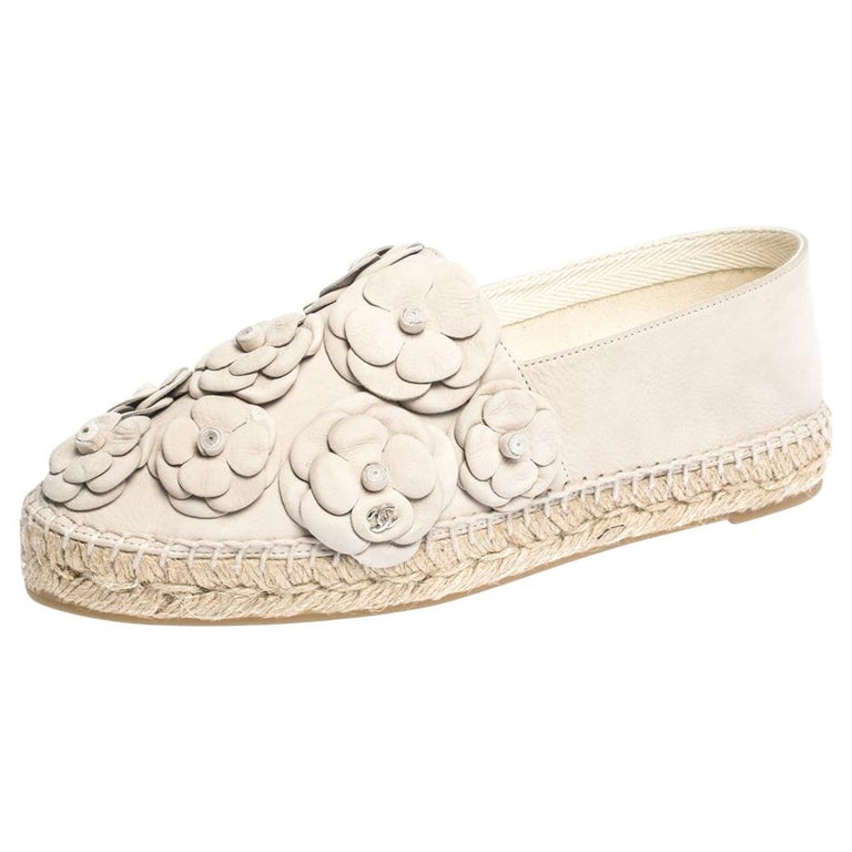 Chanel Cream Leather Camellia Embellished Espadrilles Size 41 at 1stDibs Chanel Cream Leather Camellia Embellished Espadrilles Size 41 at 1stDibs