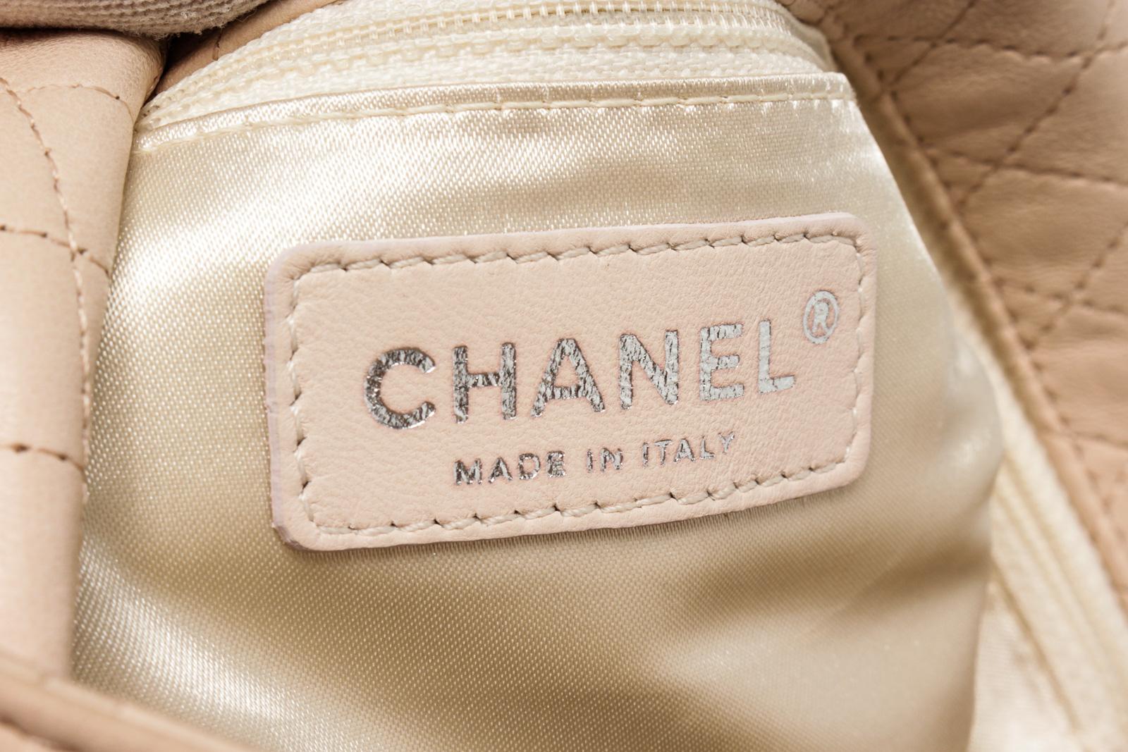Chanel Cream Leather CC Chain Hobo Bag In Good Condition In Irvine, CA